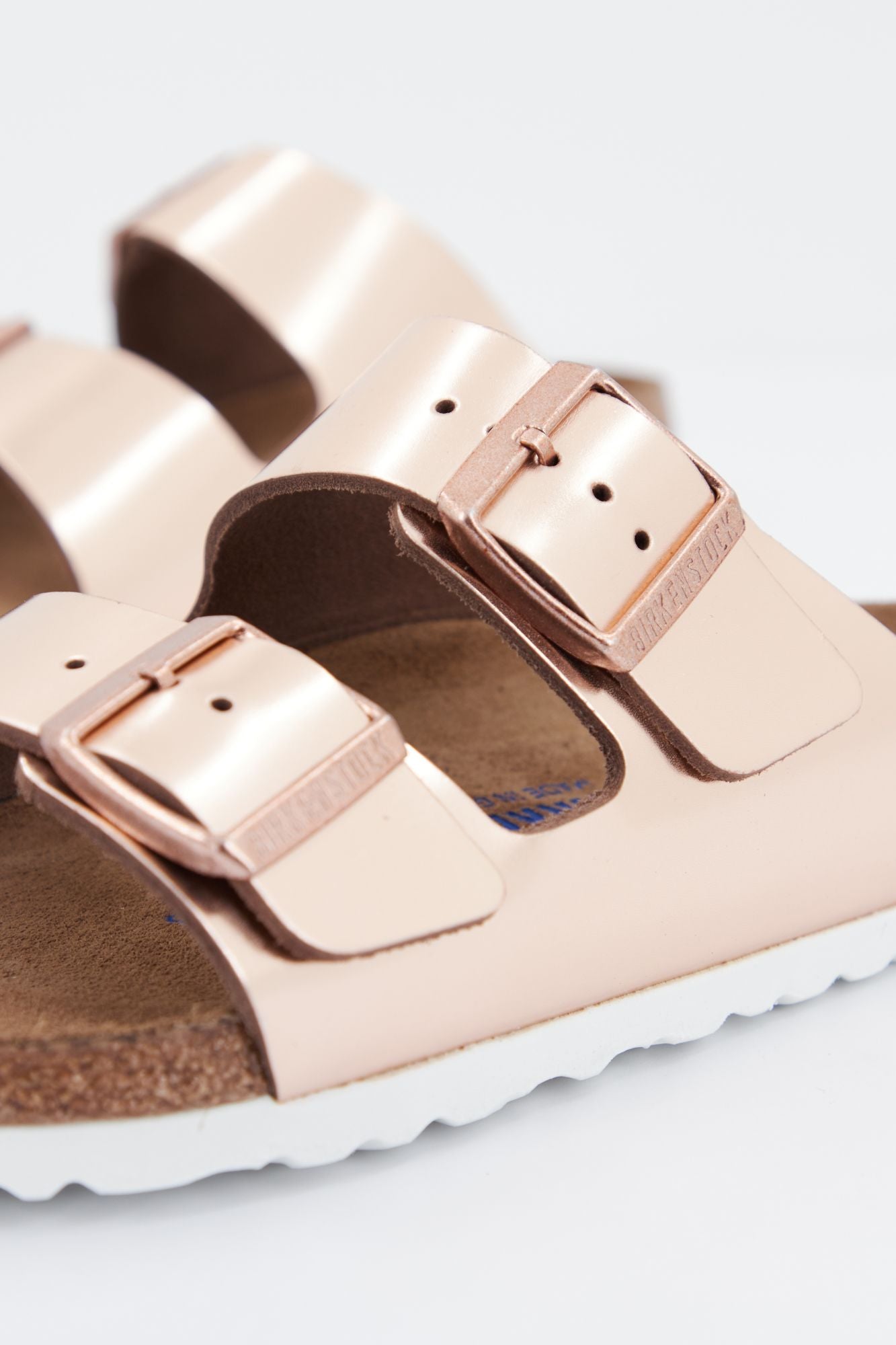 BIRKENSTOCK ARIZONA NL SFB METALLIC en color BRONCE (4)