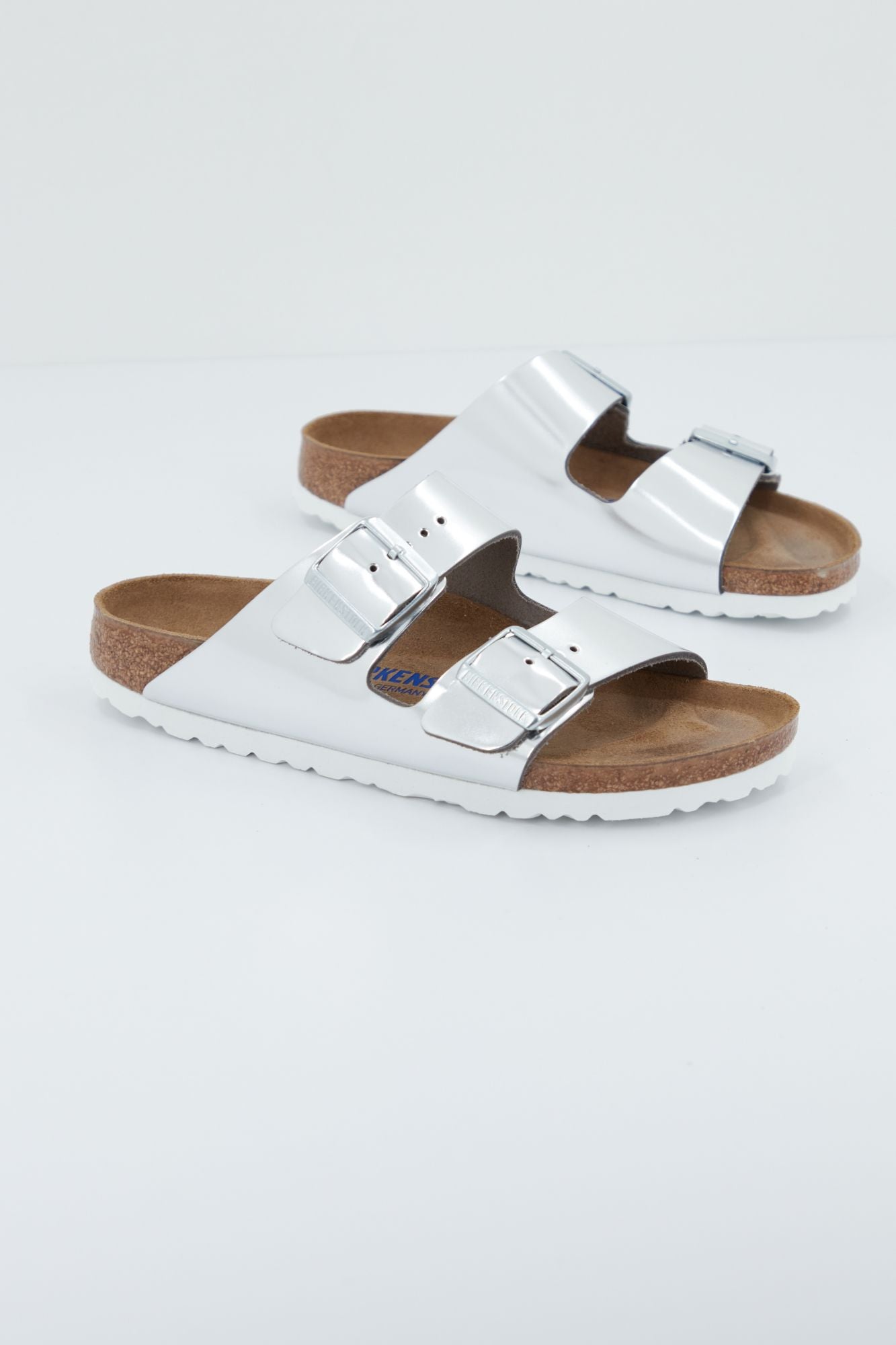 BIRKENSTOCK ARIZONA NL SFB en color PLATA (2)