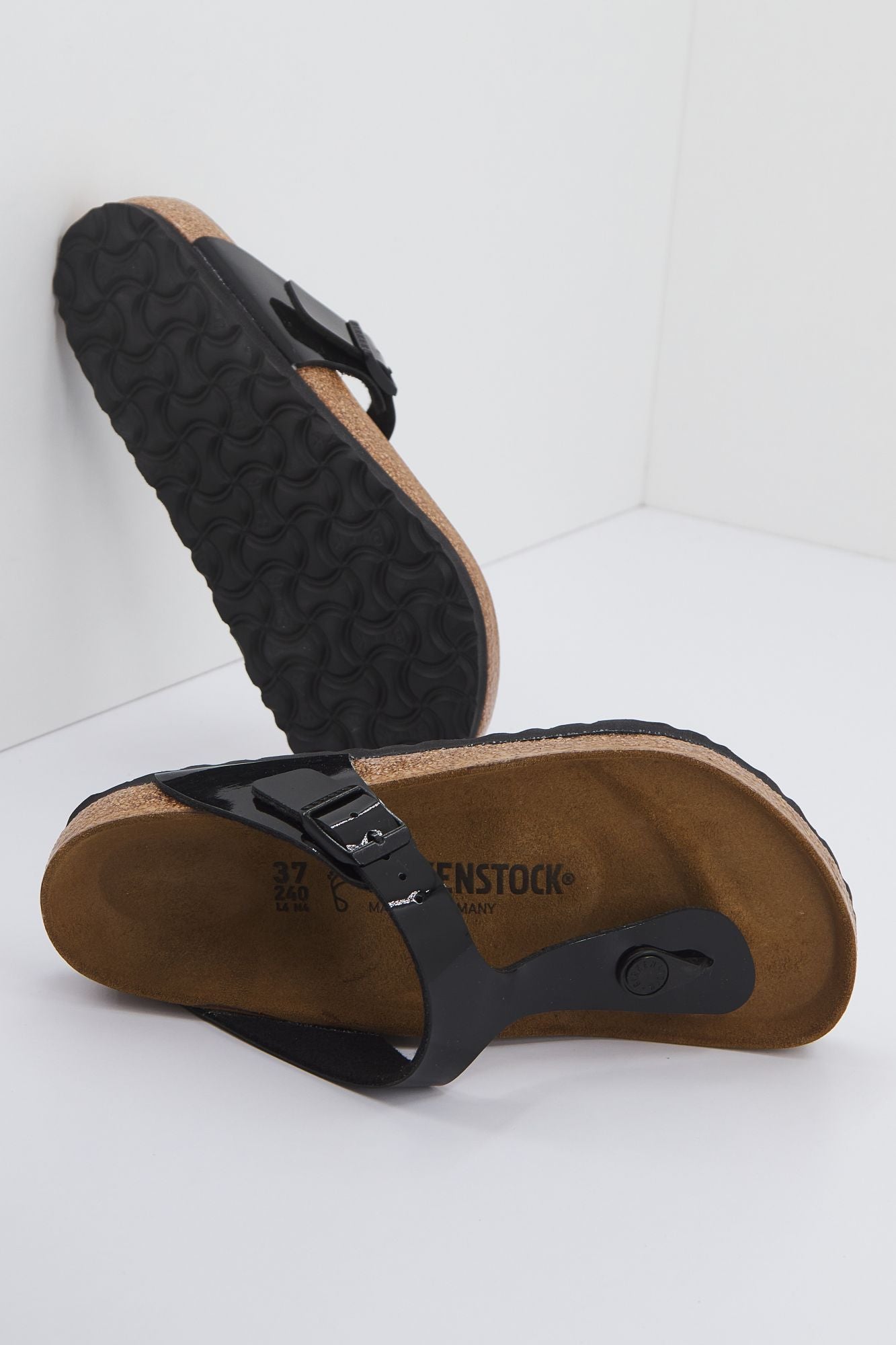 BIRKENSTOCK GIZEH BF SAND PATENT BIO en color NEGRO (4)
