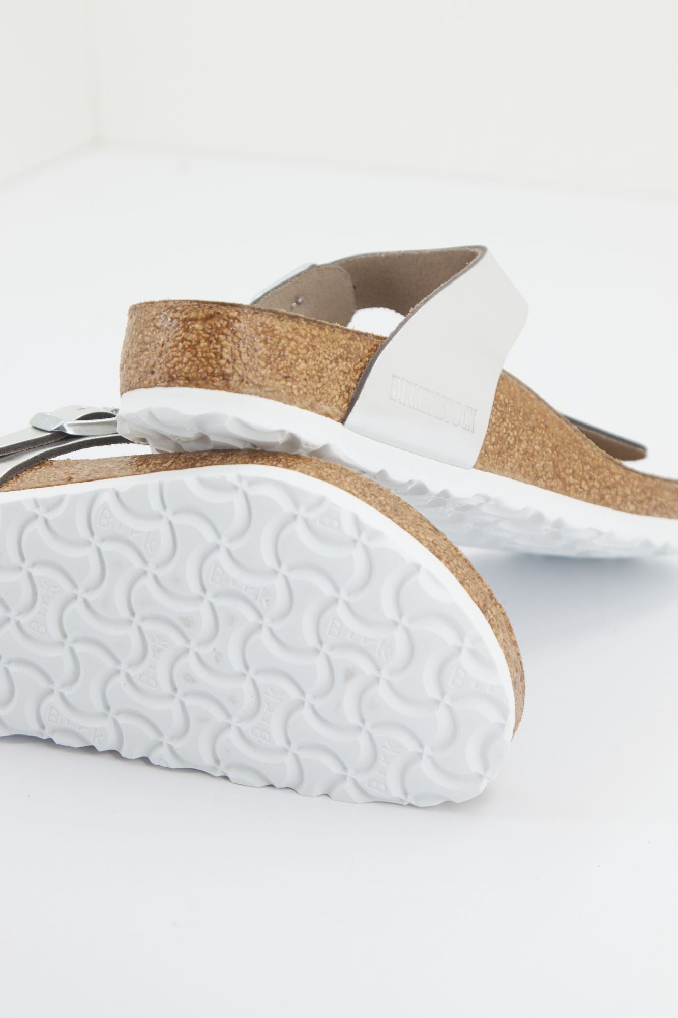 BIRKENSTOCK GIZEH NL en color PLATA (4)