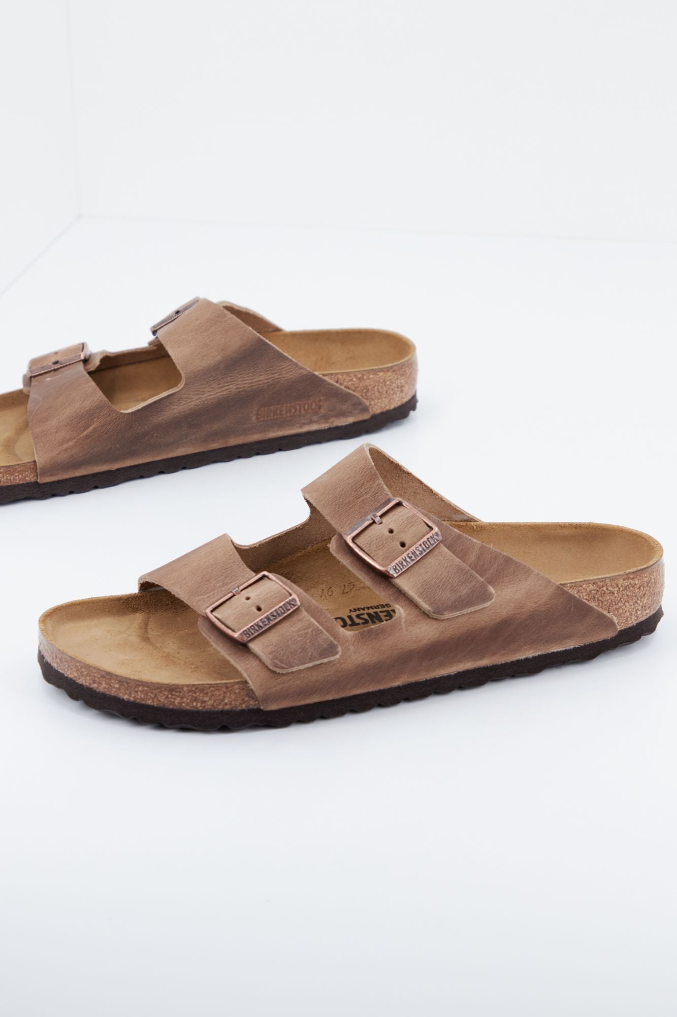 BIRKENSTOCK  ARIZONA NU OILED en color MARRON (4)