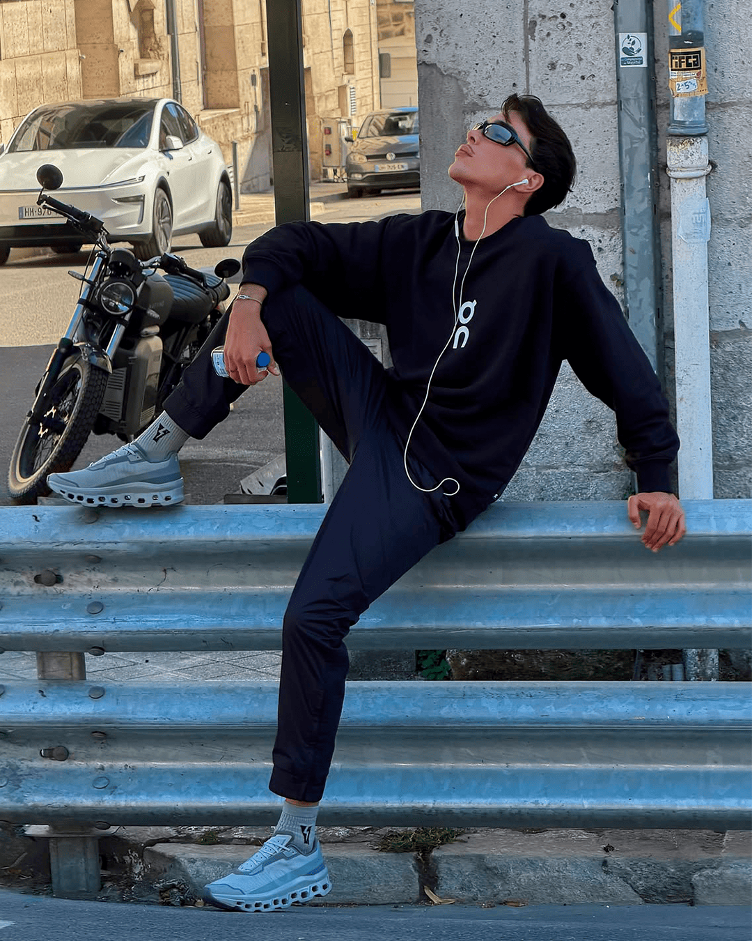 Look sport de @karlphebus con sneakers ON RUNNING