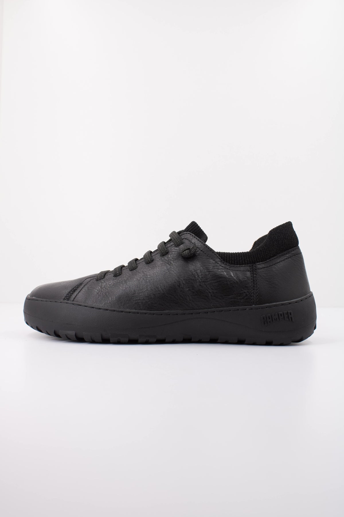 CAMPER HOWDY en color NEGRO (1)