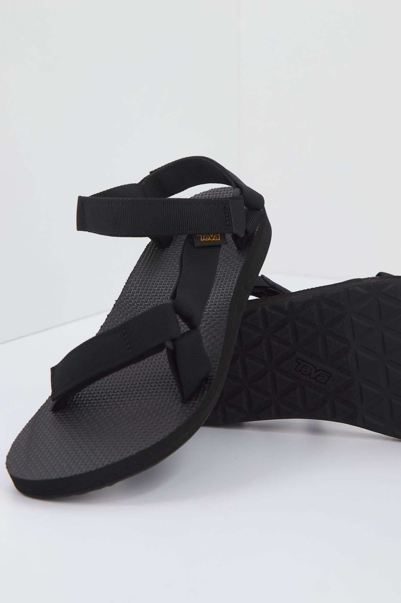 TEVA  W ORIGINAL UNIVERSAL en color NEGRO (3)