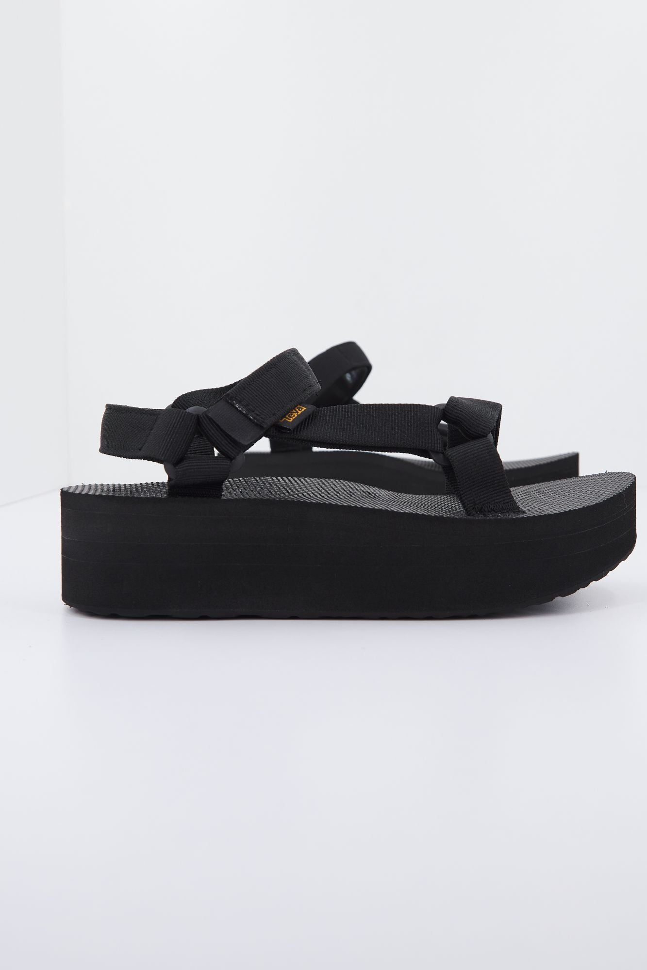 TEVA  W FLATFORM UNIVERS en color NEGRO (1)