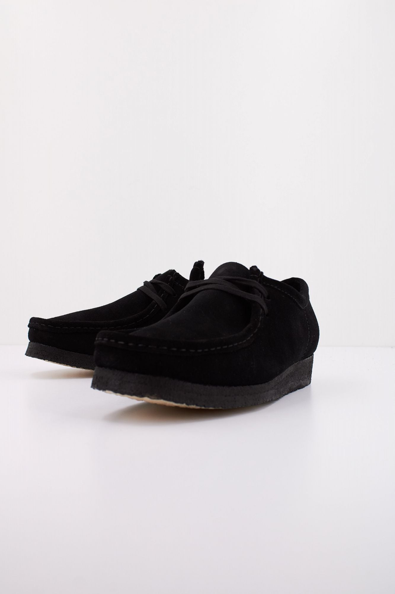 CLARKS WALLABEE en color NEGRO (2)