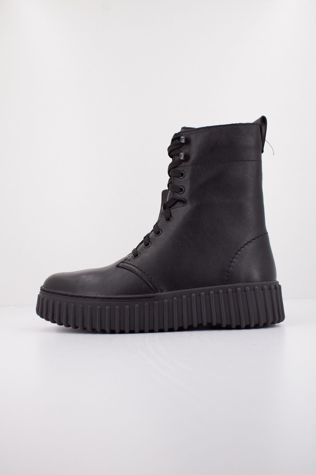 CLARKS TORHILL STYLE en color NEGRO (1)