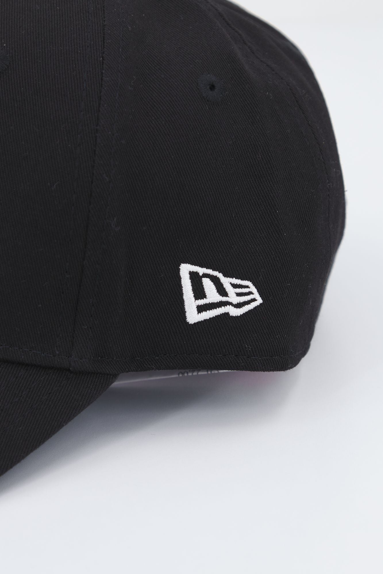NEW ERA LEAG BASIC NEYYAN en color NEGRO (4)