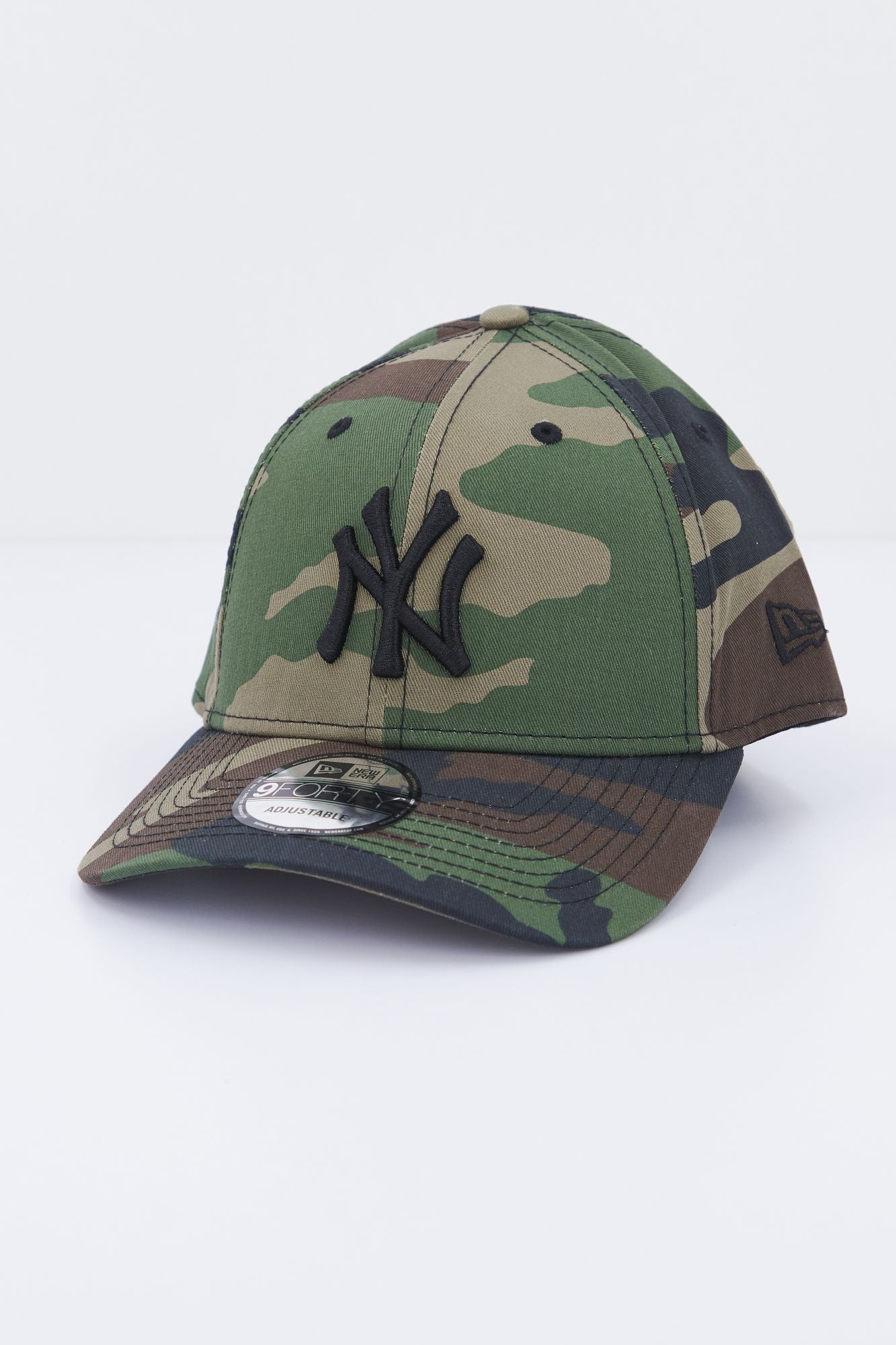NEW ERA LEAGUE ESSENTIAL 9FORTY NE en color VERDE (1)