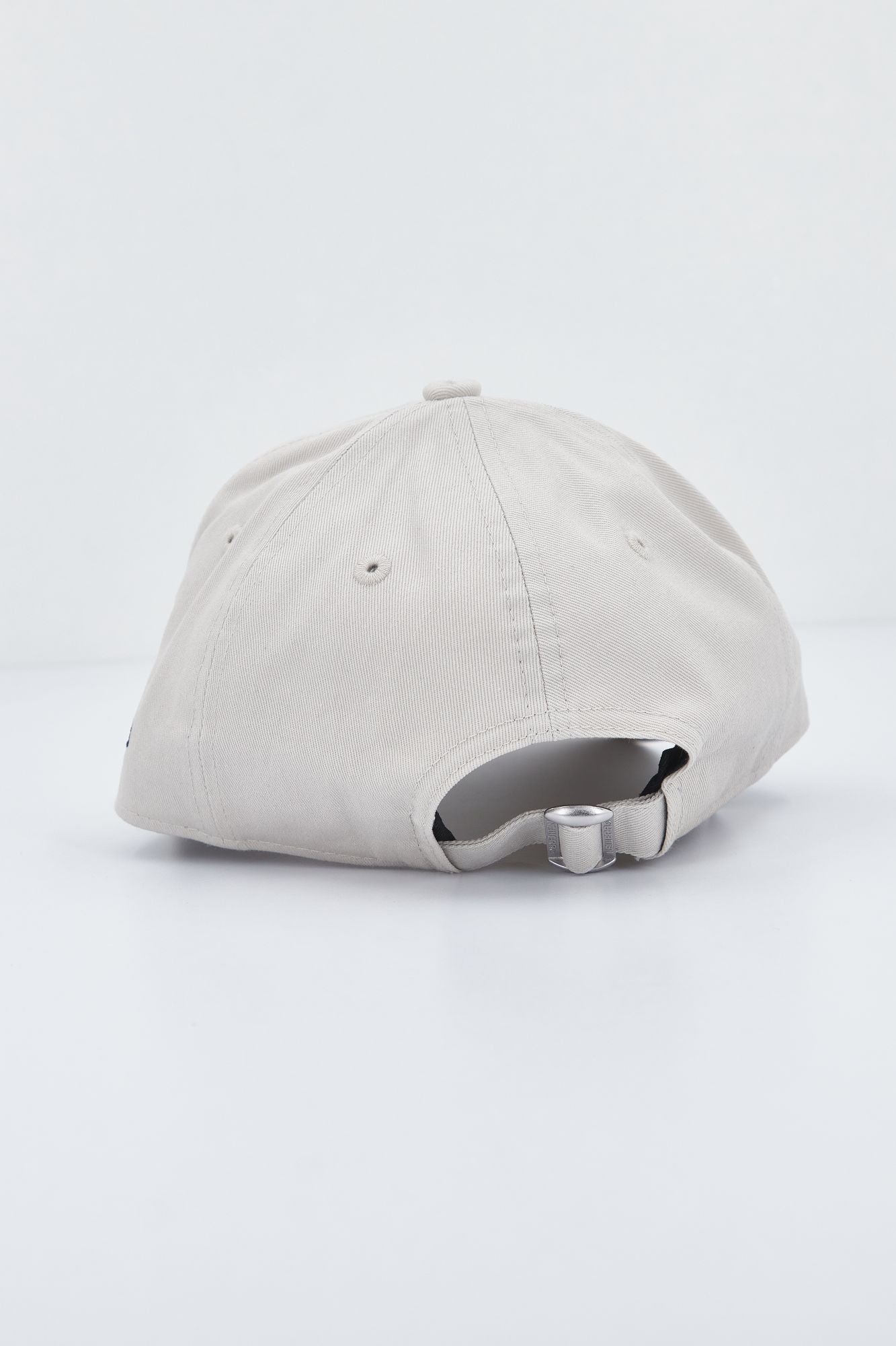 NEW ERA LEAGUE ESSENTIAL 940 NEYYA en color BEIS (3)
