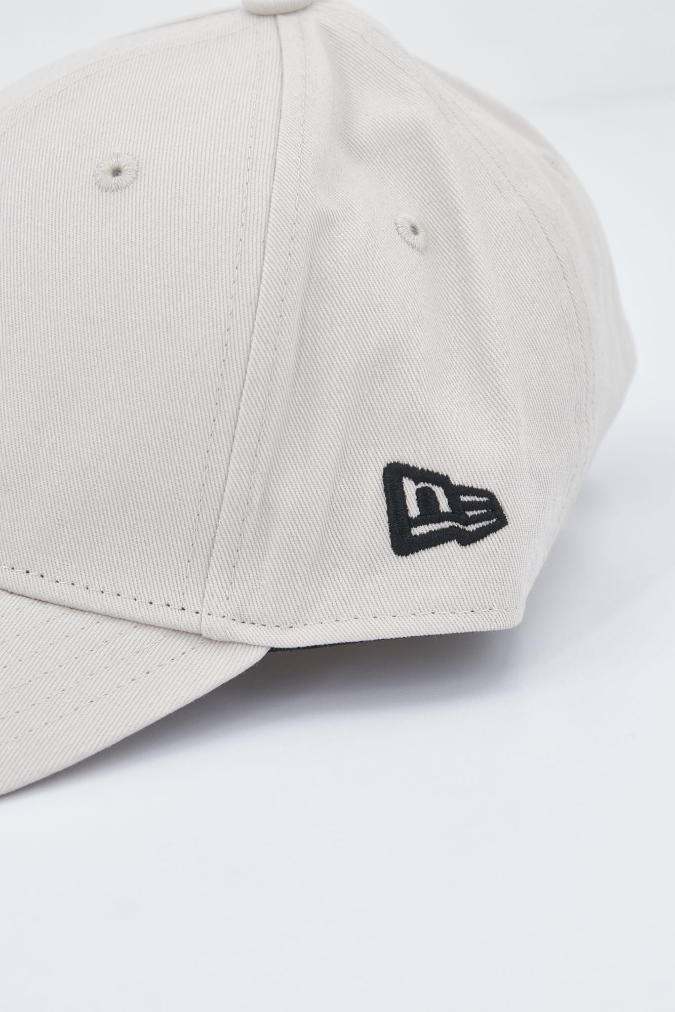 NEW ERA LEAGUE ESSENTIAL 940 NEYYA en color BEIS (4)