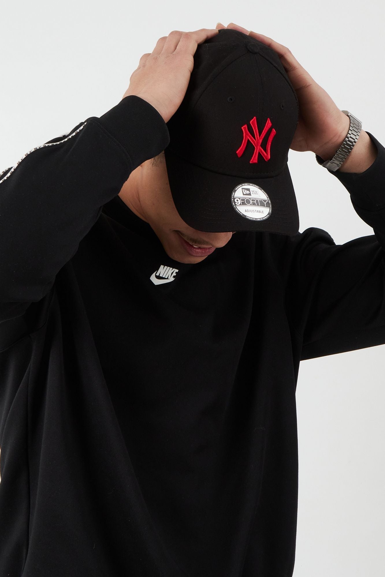 NEW ERA LEAGUE ESSENTIAL 940 NEYYA en color NEGRO (1)