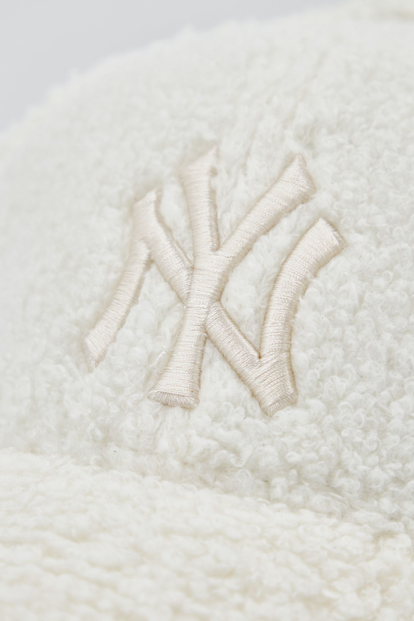 NEW ERA  BORG 9FORTY NEYYAN en color BLANCO (4)