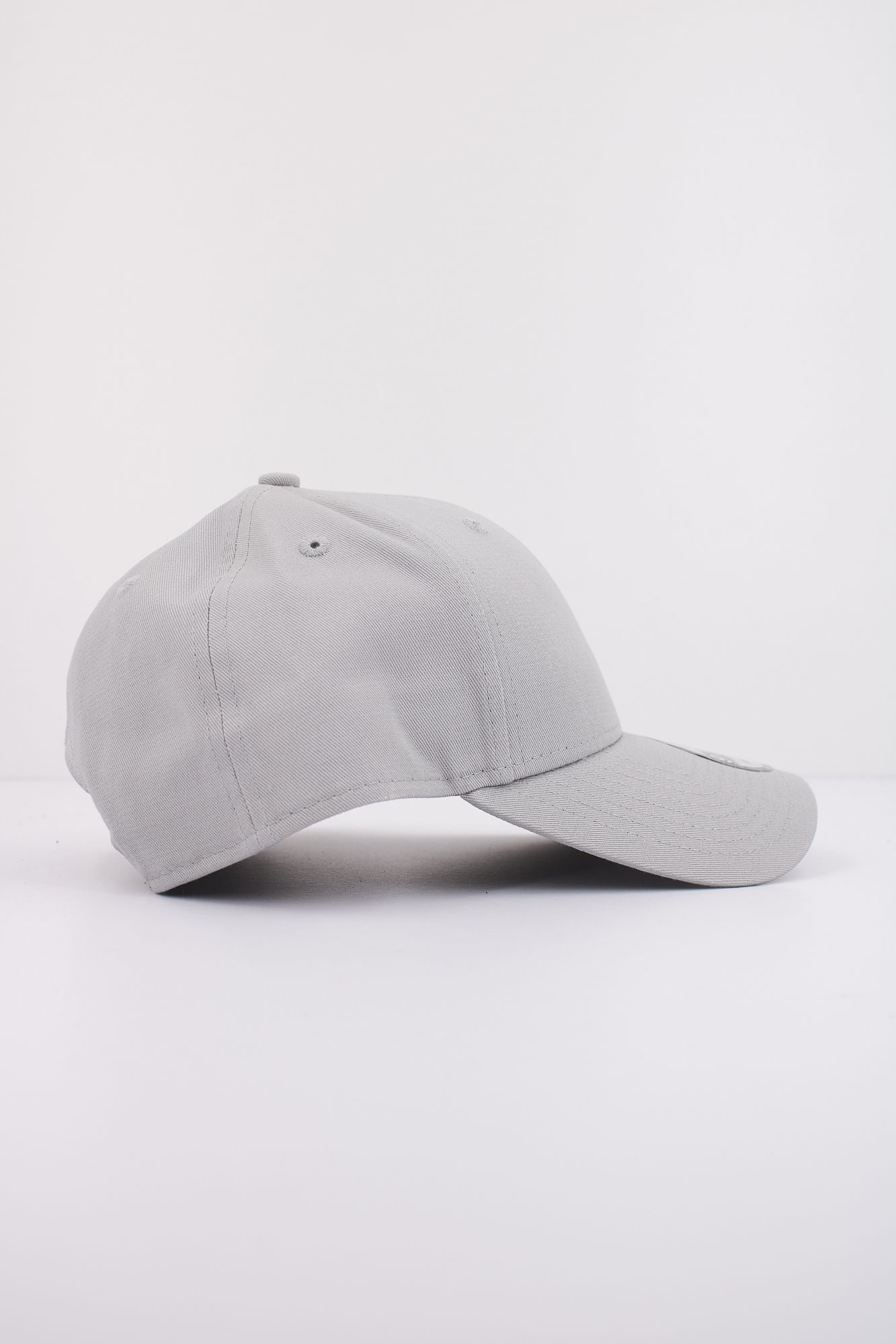 NEW ERA ESSENTIAL 9FORTY 00 OSFM en color GRIS (2)
