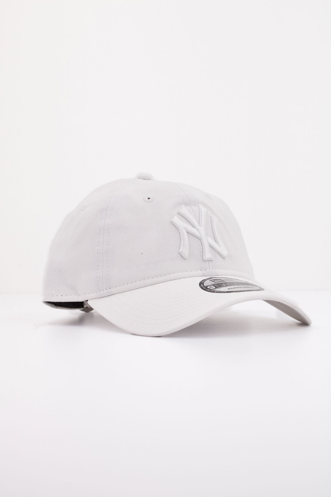 NEW ERA NOS LEAGUE ESS en color BLANCO (2)