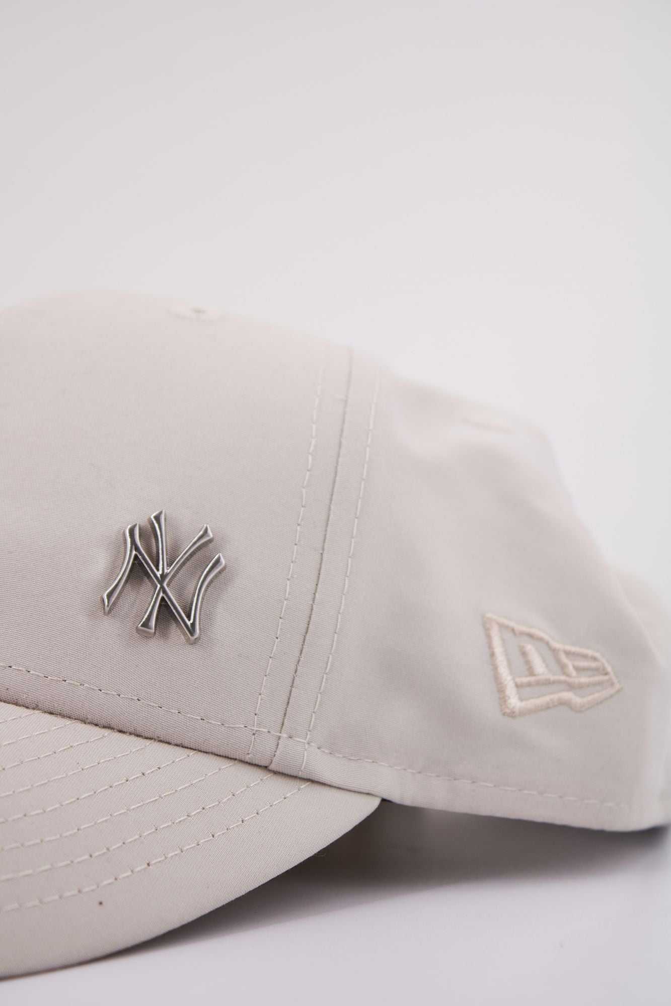 NEW ERA FLAWLESS 9FORTY NEY OSFM en color BEIS (4)