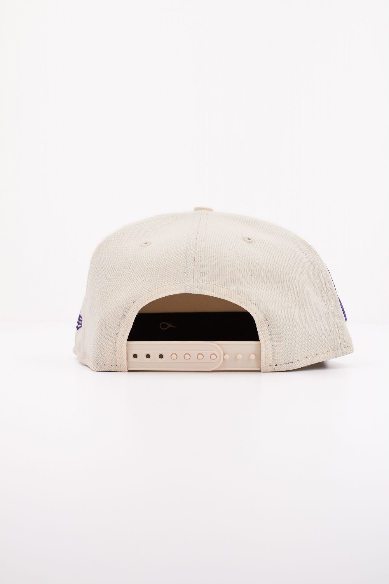 NEW ERA  NBA FLORAL 9FIFTY LOSLAK en color BEIS (3)