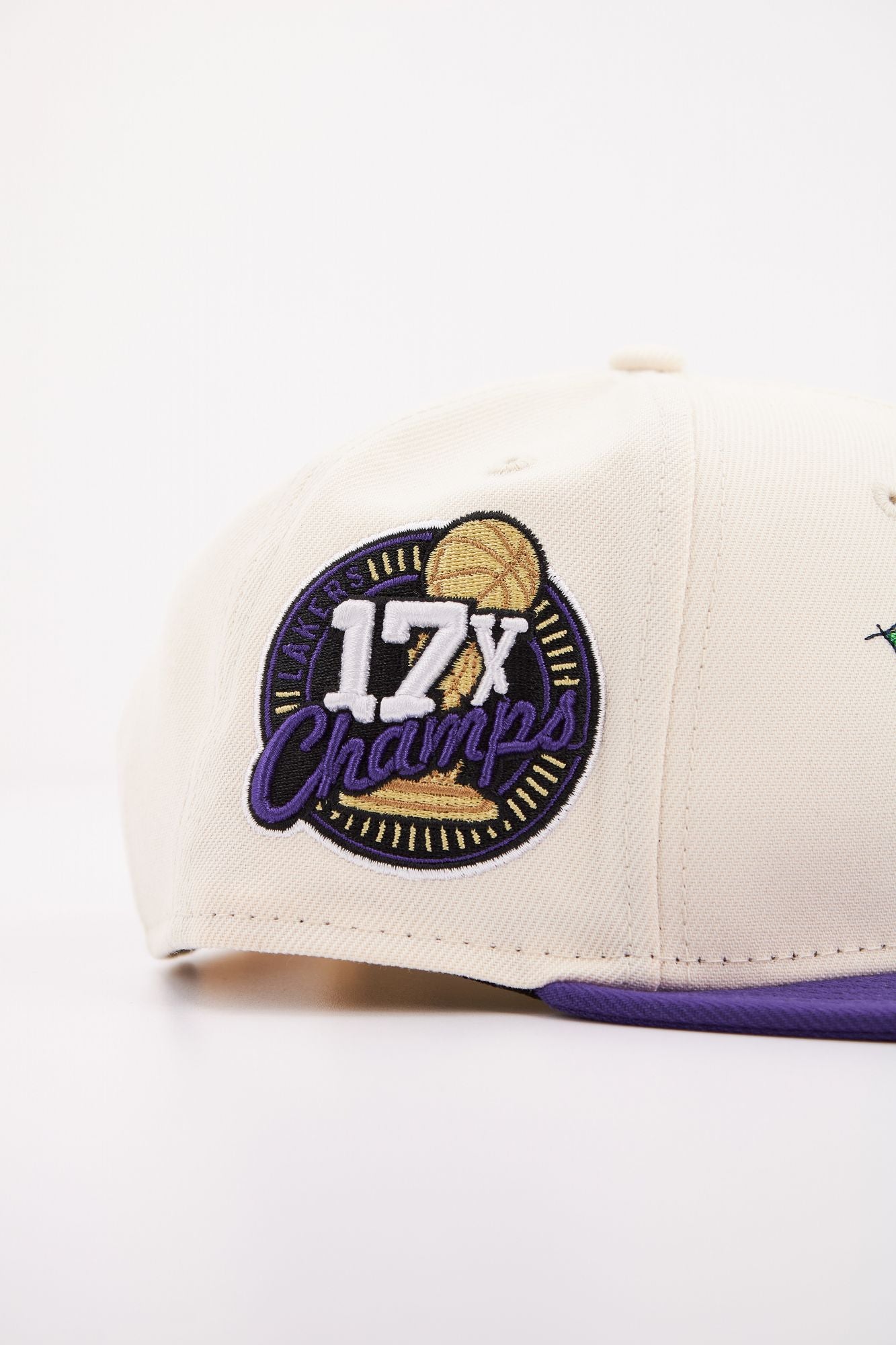 NEW ERA  NBA FLORAL 9FIFTY LOSLAK en color BEIS (4)