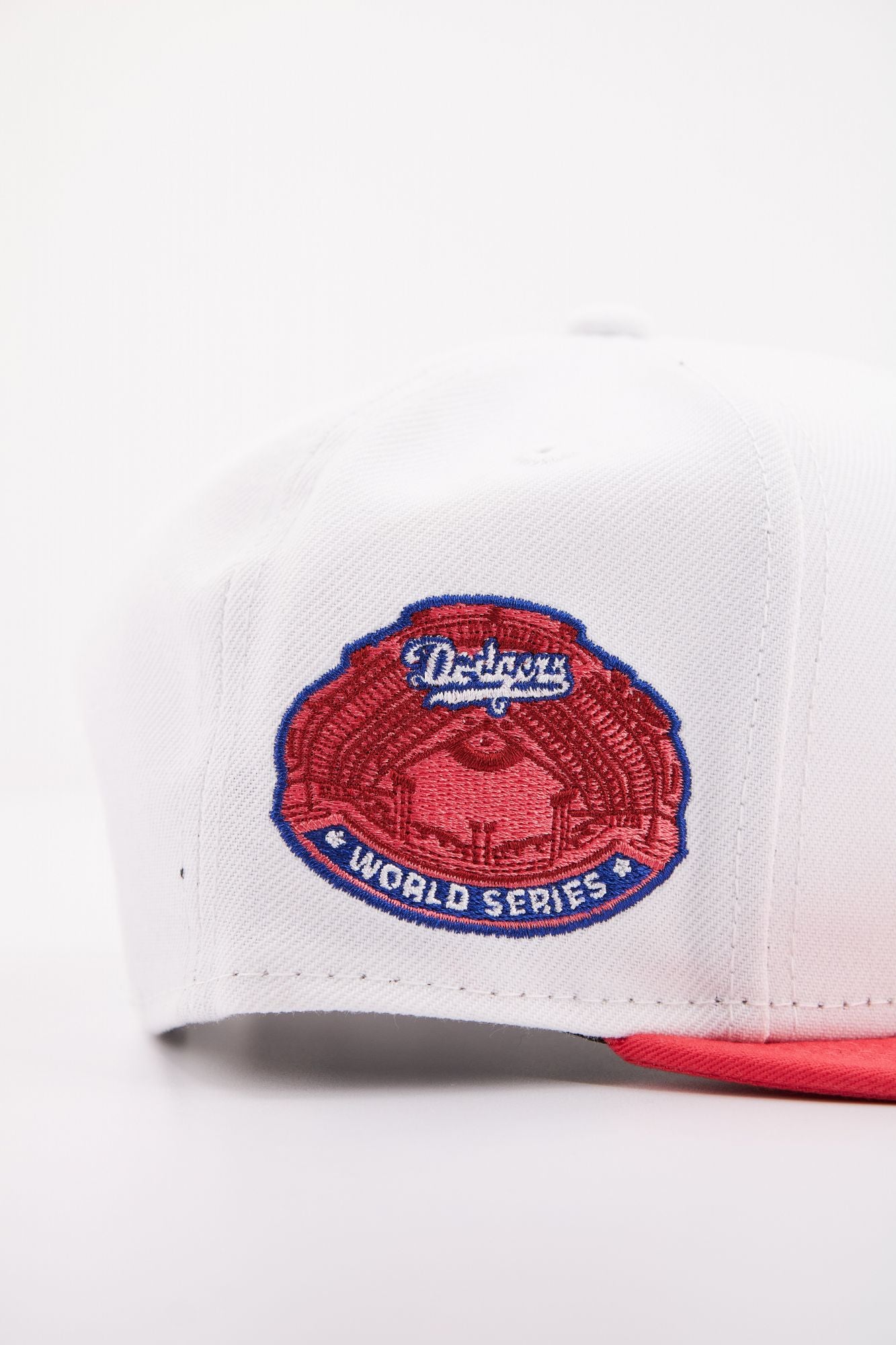 NEW ERA MLB FLORAL 9FIFTY LOSDOD en color BLANCO (4)