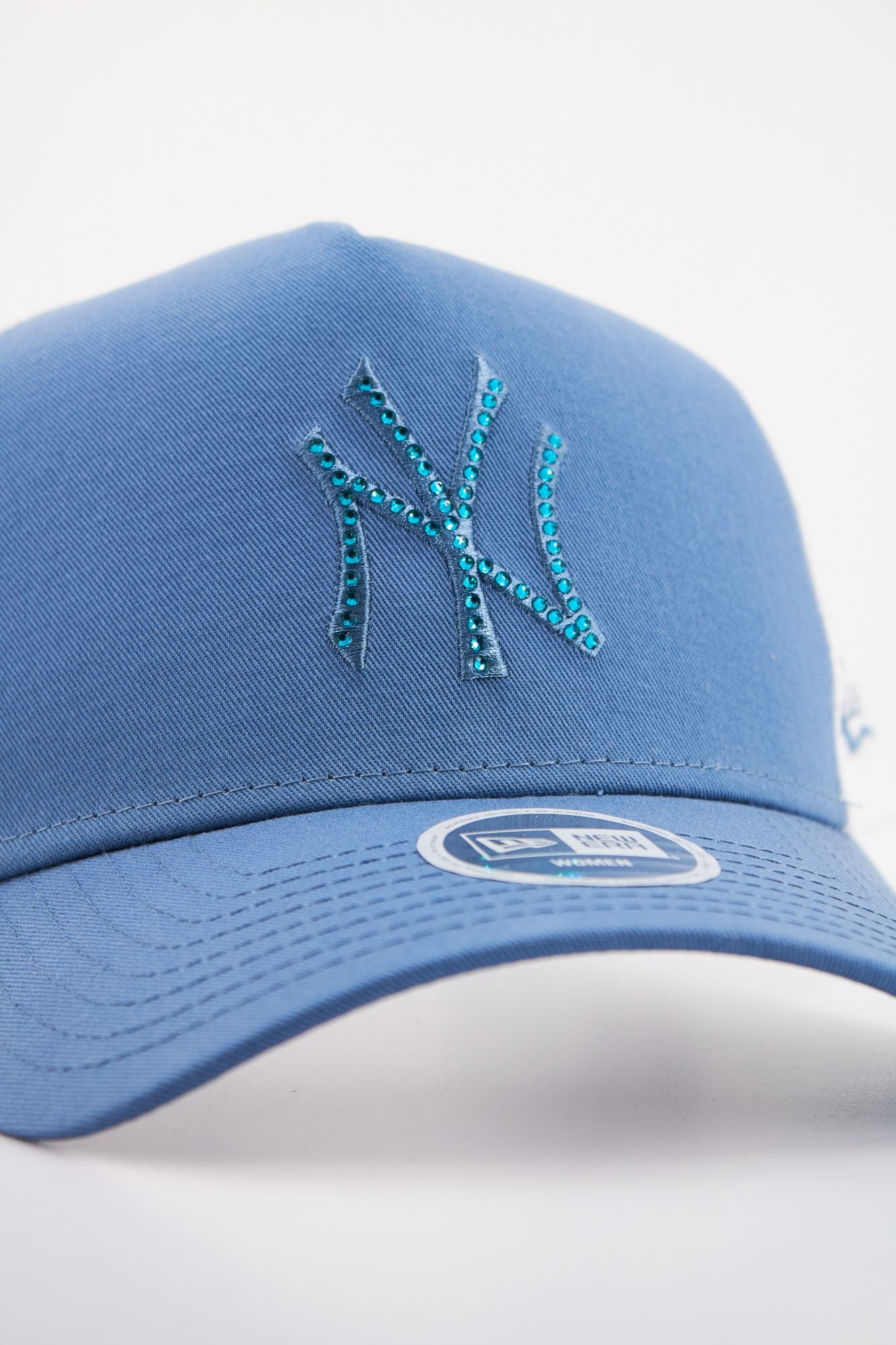 NEW ERA  MLB RHINESTONE TRUCKER N en color AZUL (4)