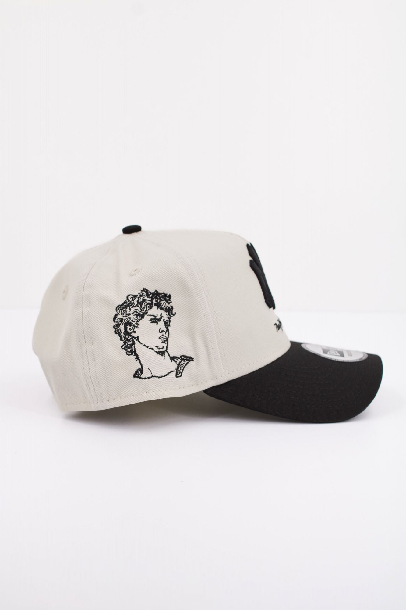 NEW ERA MYTHICAL EFRAME en color BLANCO (3)