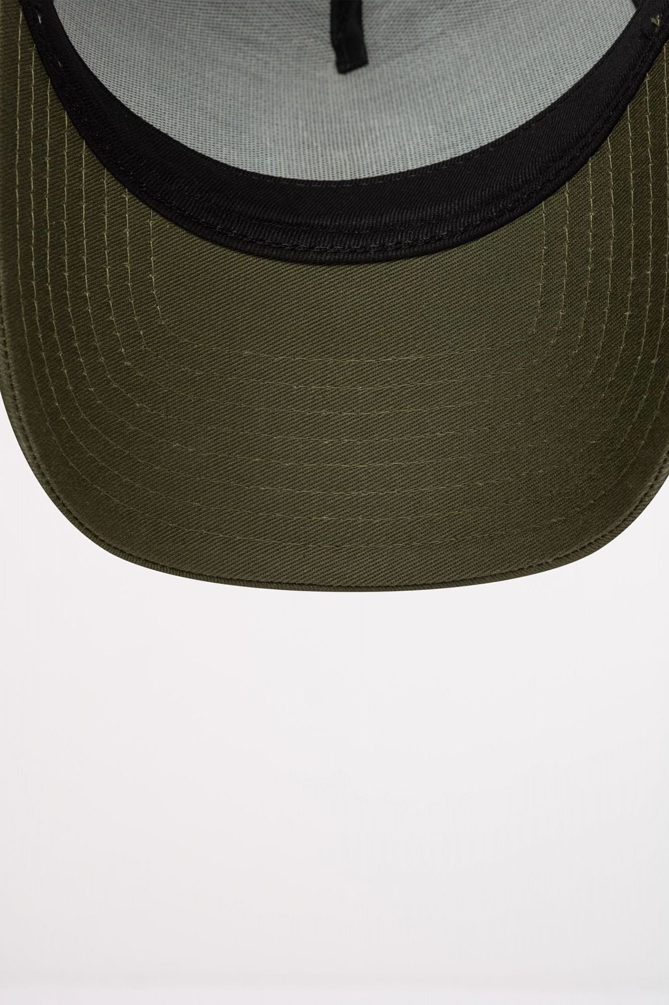 NEW ERA NEW YORK YANKEES MLB LEAGUE ESSENTIAL 9FORTY TRUCKER E-FRAME  en color VERDE (5)