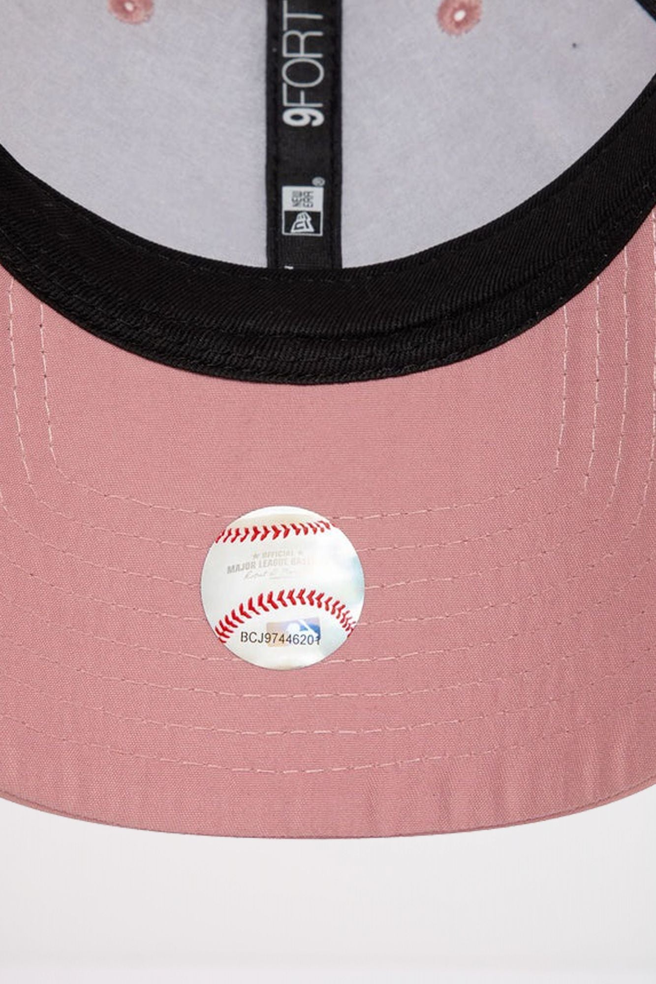 NEW ERA FLAWLESS 9FORTY NEYYAN en color ROSA (5)