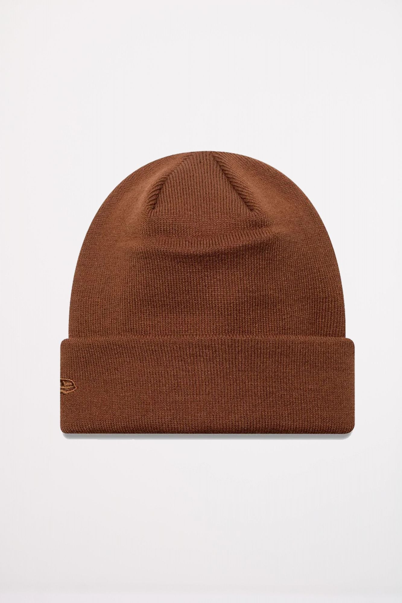 NEW ERA LEAGUE ESSENTIAL BEANIE en color MARRON (2)