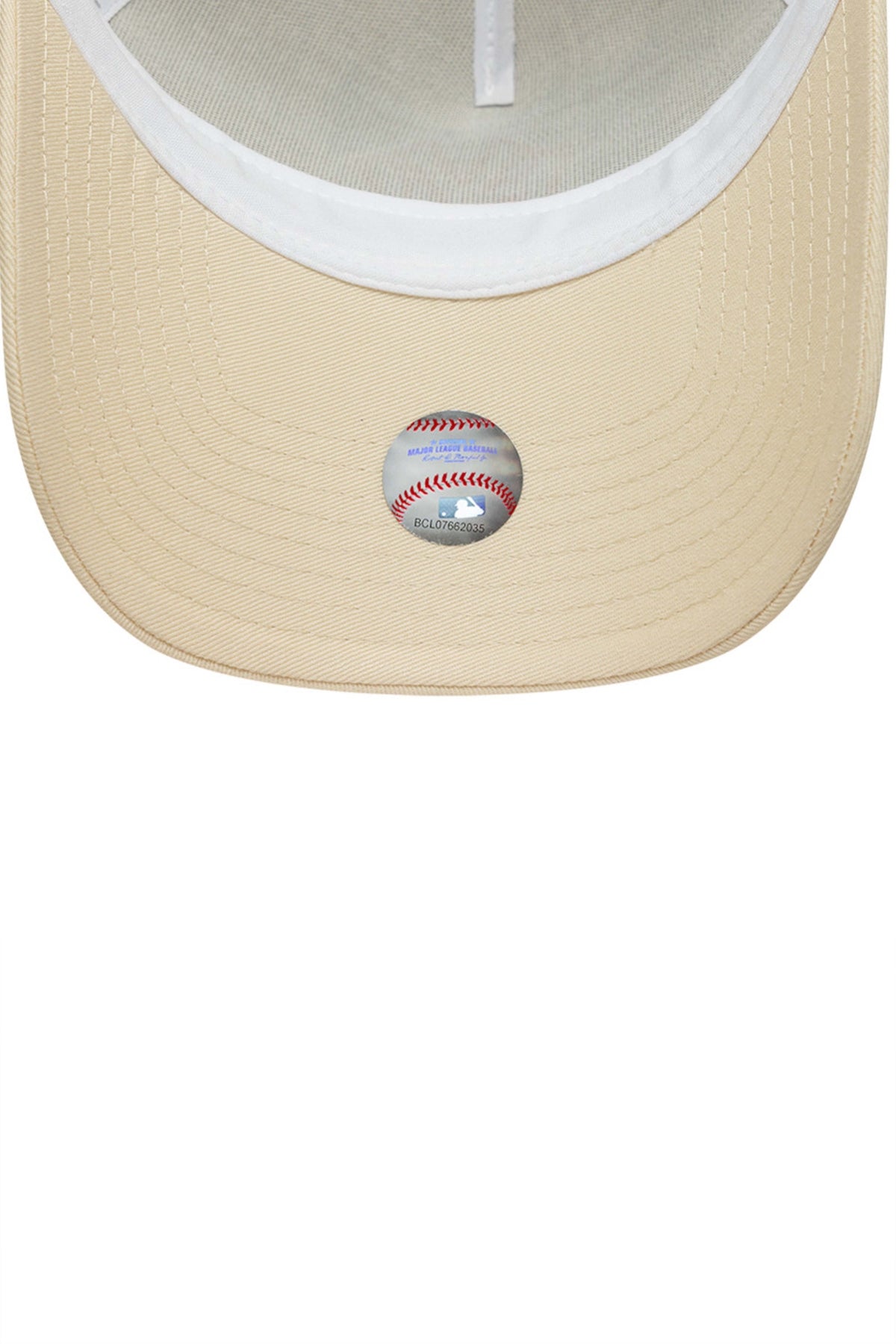 NEW ERA OUTLINE EF TRUCKER  en color BEIS (4)