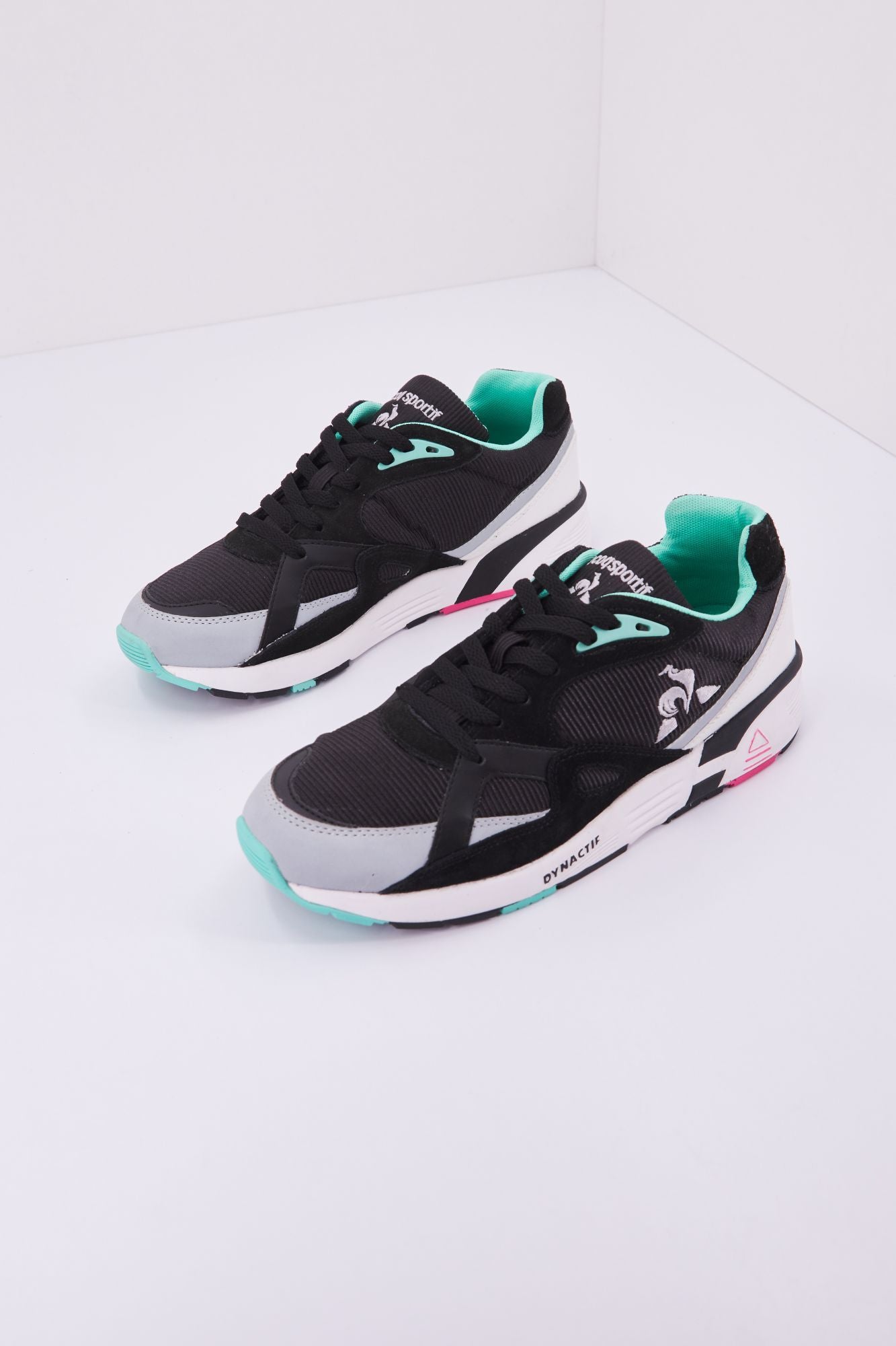 LE COQ SPORTIF LCS R850 en color NEGRO (1)