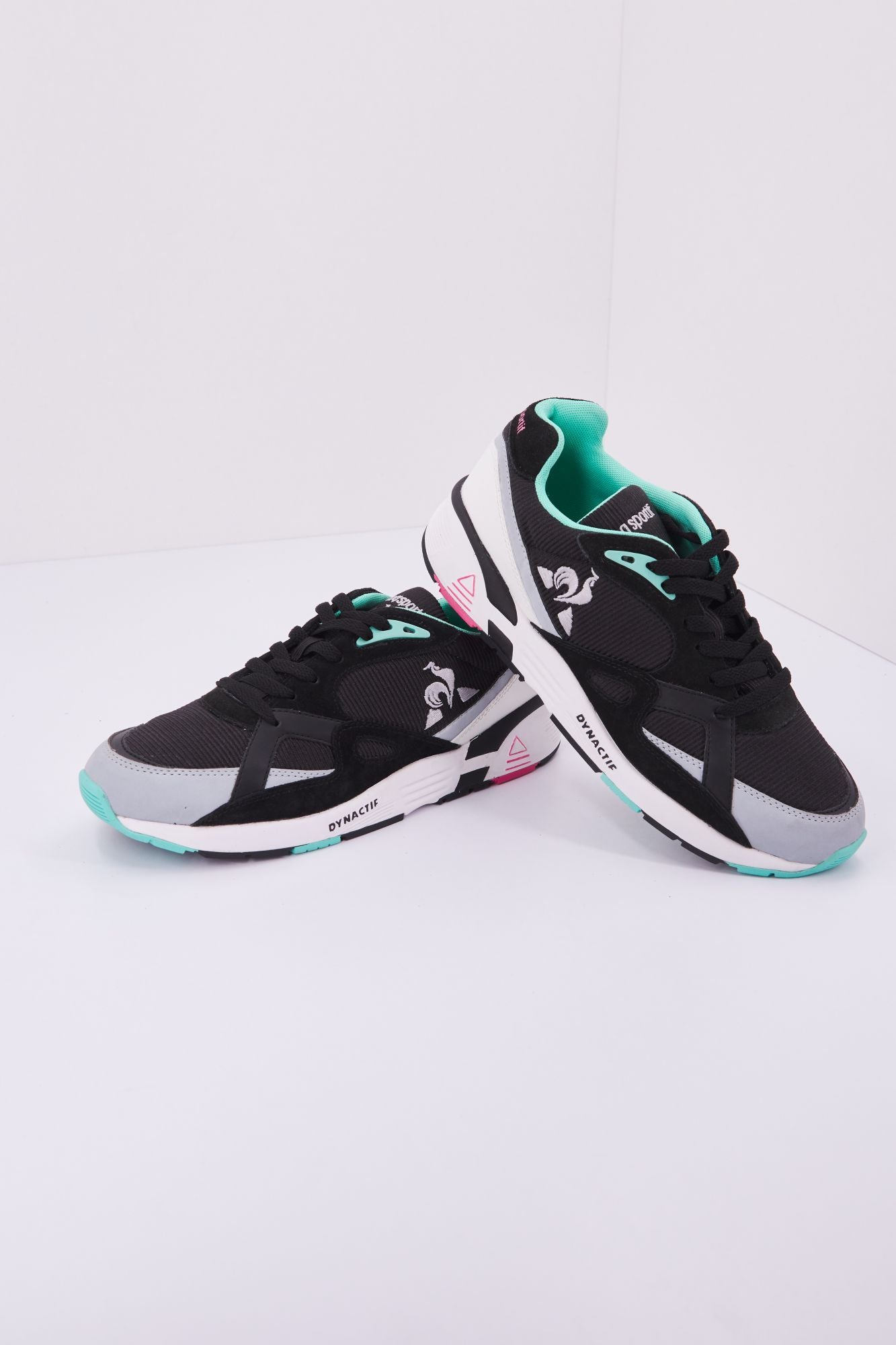 LE COQ SPORTIF LCS R850 en color NEGRO (3)