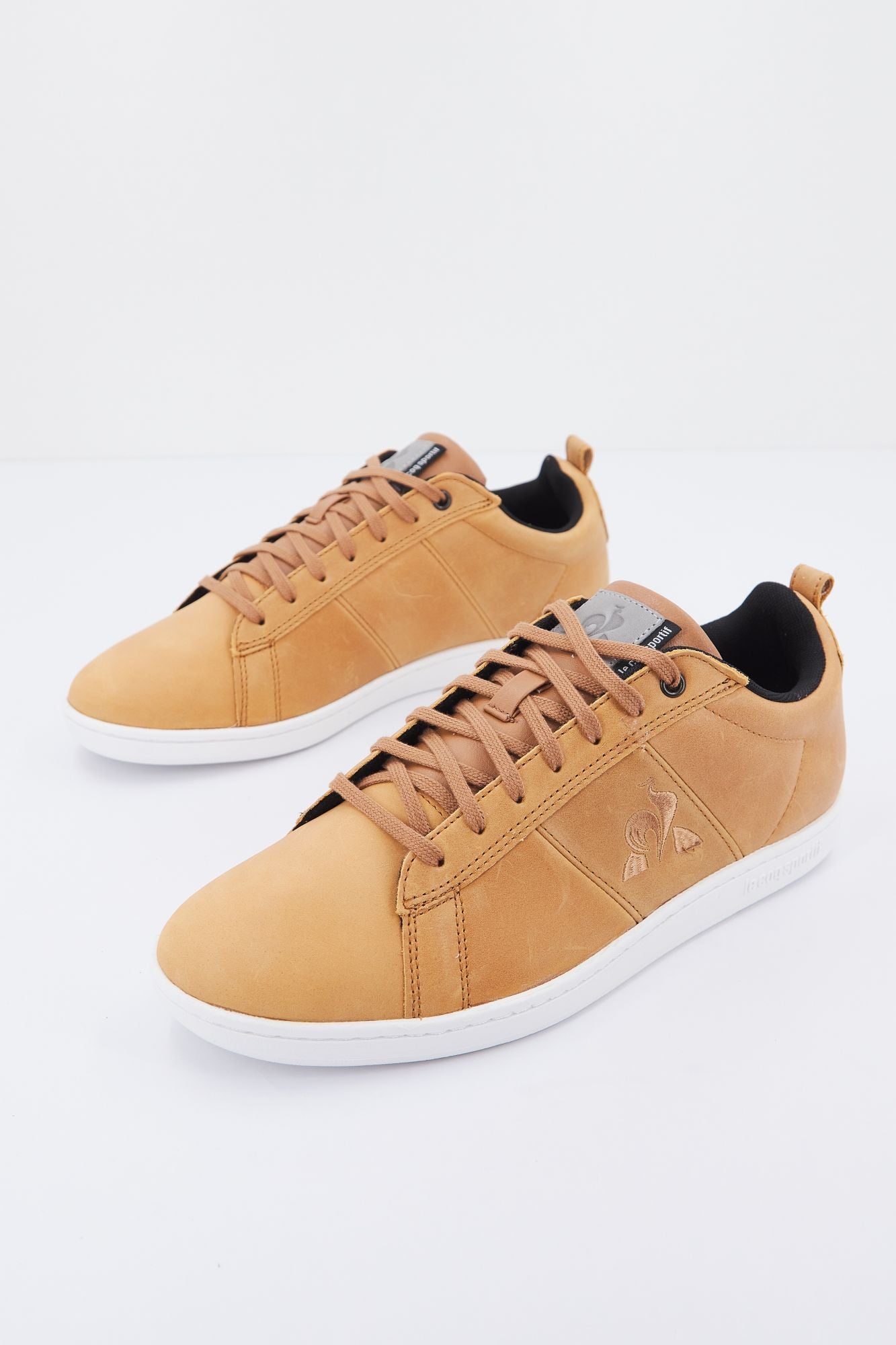 LE COQ SPORTIF COURTCLASSIC BLACK JEAN en color MARRON (2)