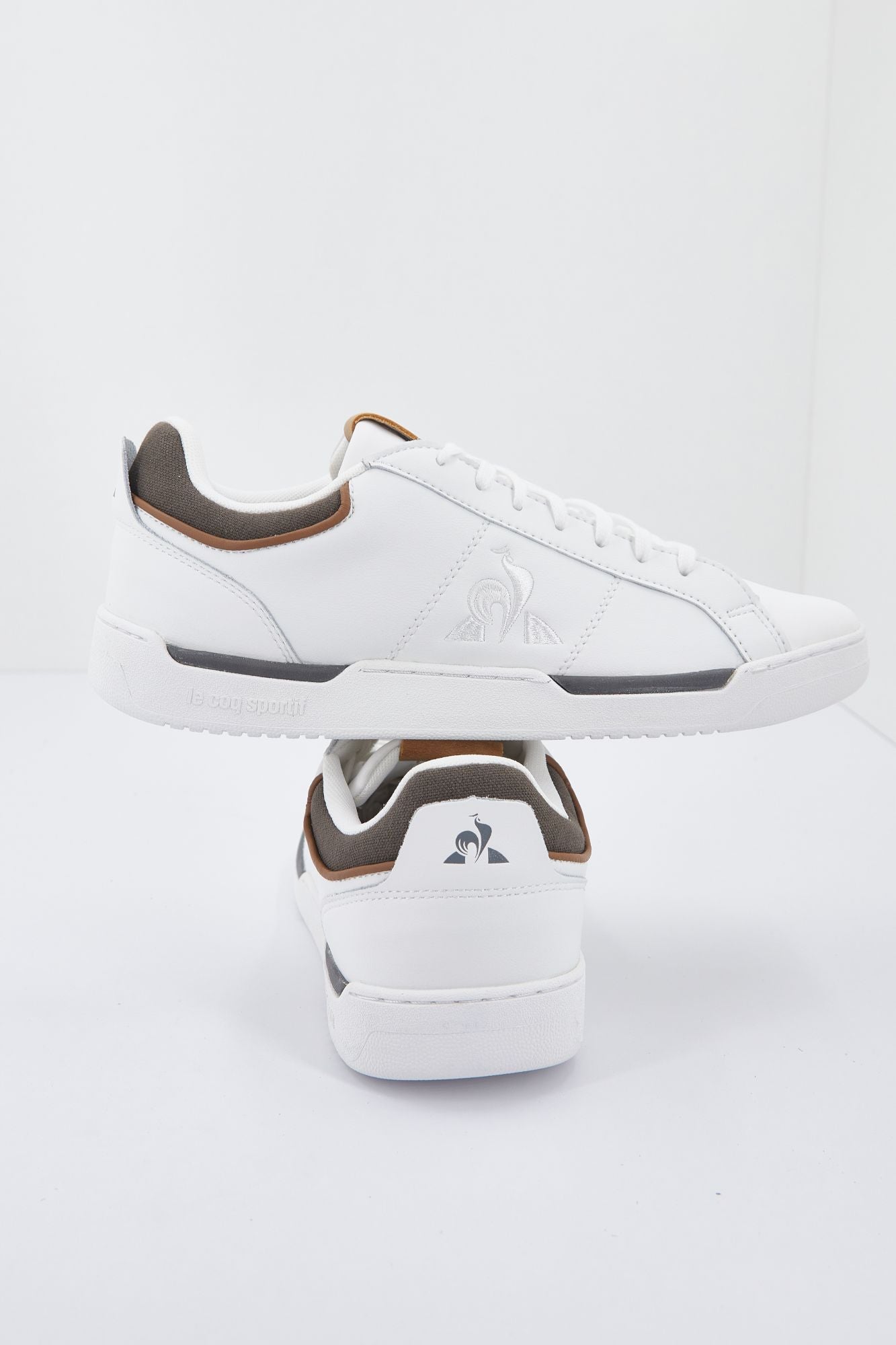 LE COQ SPORTIF  STADIUM WORKWEAR LEATHER en color BLANCO (1)