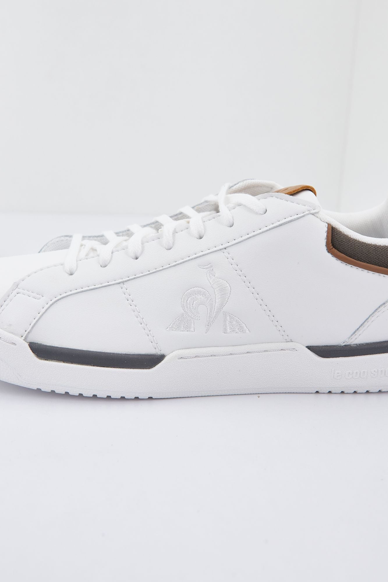 LE COQ SPORTIF  STADIUM WORKWEAR LEATHER en color BLANCO (3)