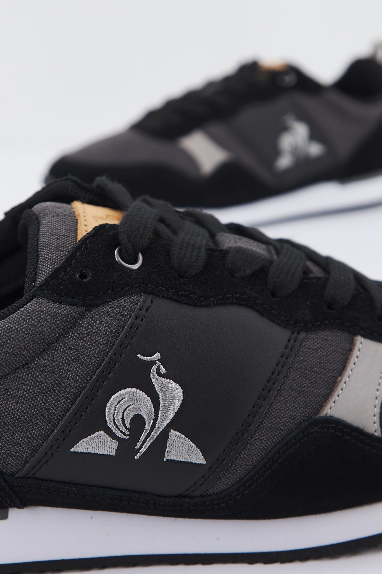 LE COQ SPORTIF ALPHA CLASSIC BLACK JEAN en color NEGRO (4)