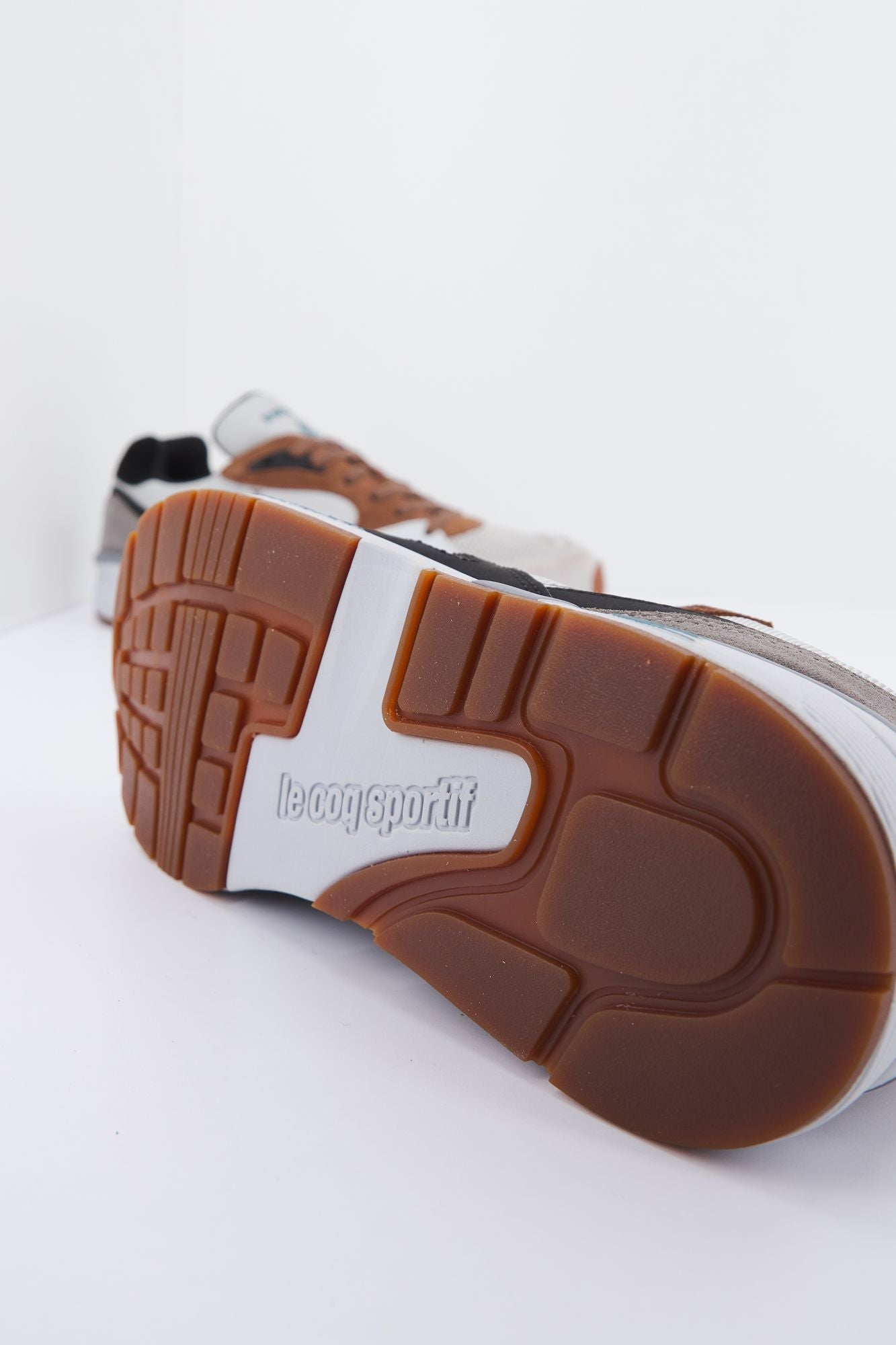 LE COQ SPORTIF  LCS R850 WINTER CRAFT en color GRIS (4)