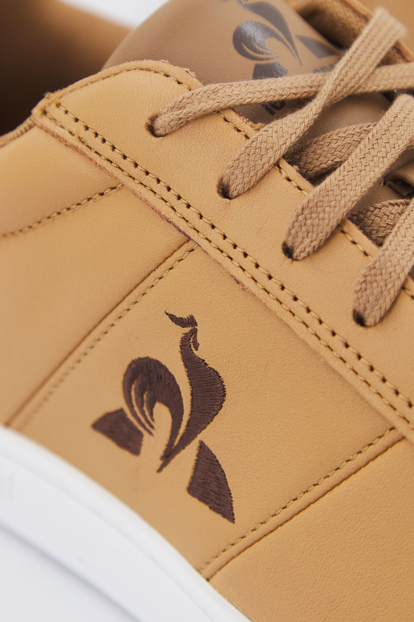 LE COQ SPORTIF COURTCLASSIC CRAFT en color MARRON (4)