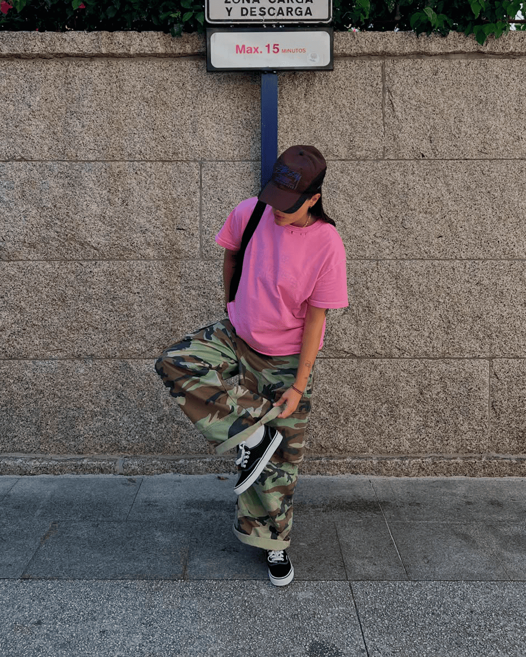 Look street de @sandramarquezz con sneakers VANS