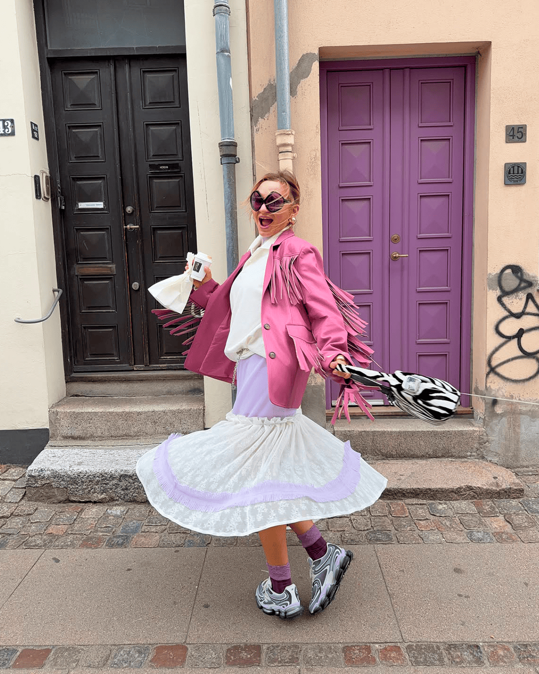 Look street de @vi_bogodist con sneakers NEW BALANCE