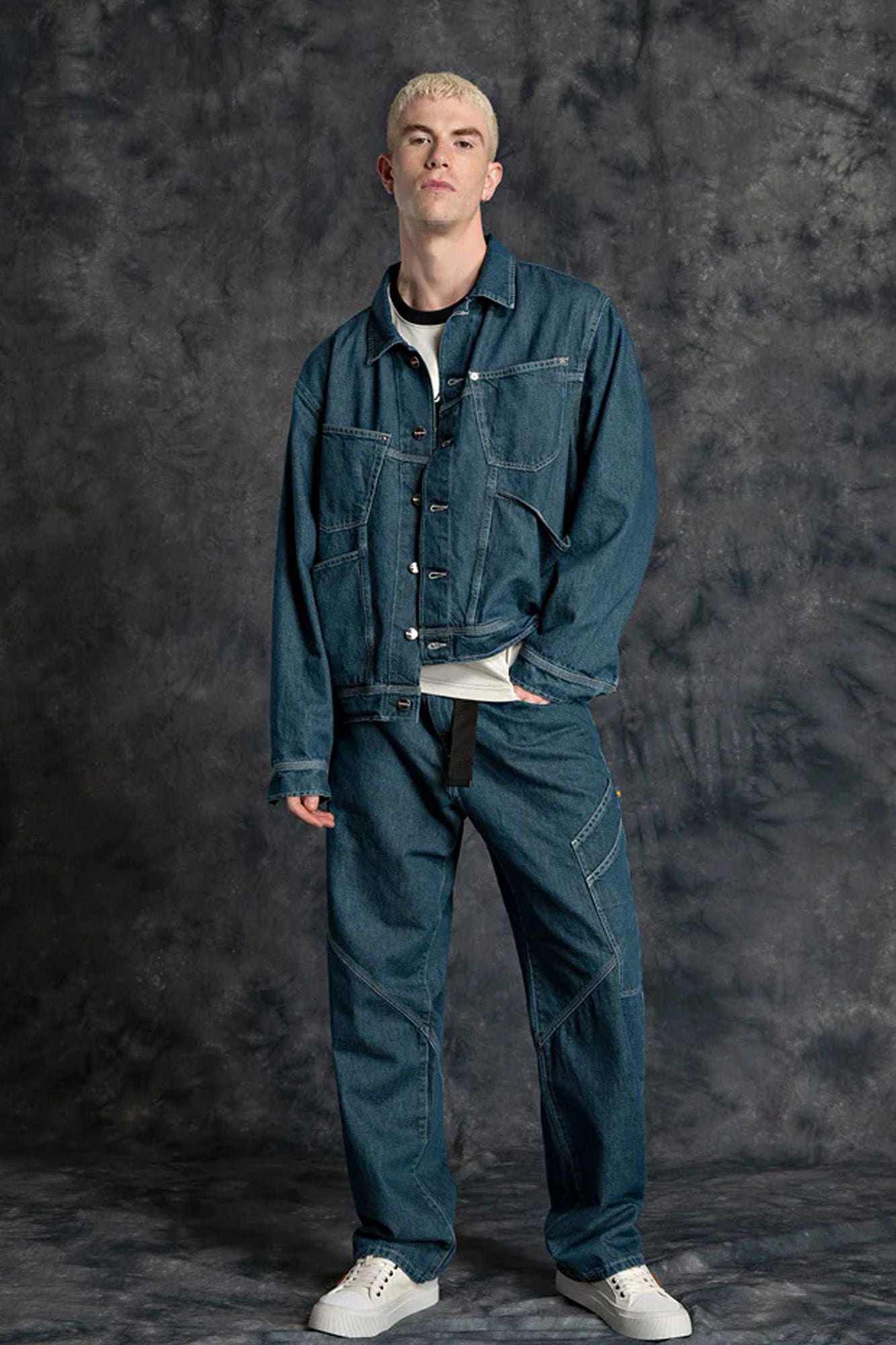 REPLAY RELAXED FIT CARGO DENIM PANTS en color AZUL (1)