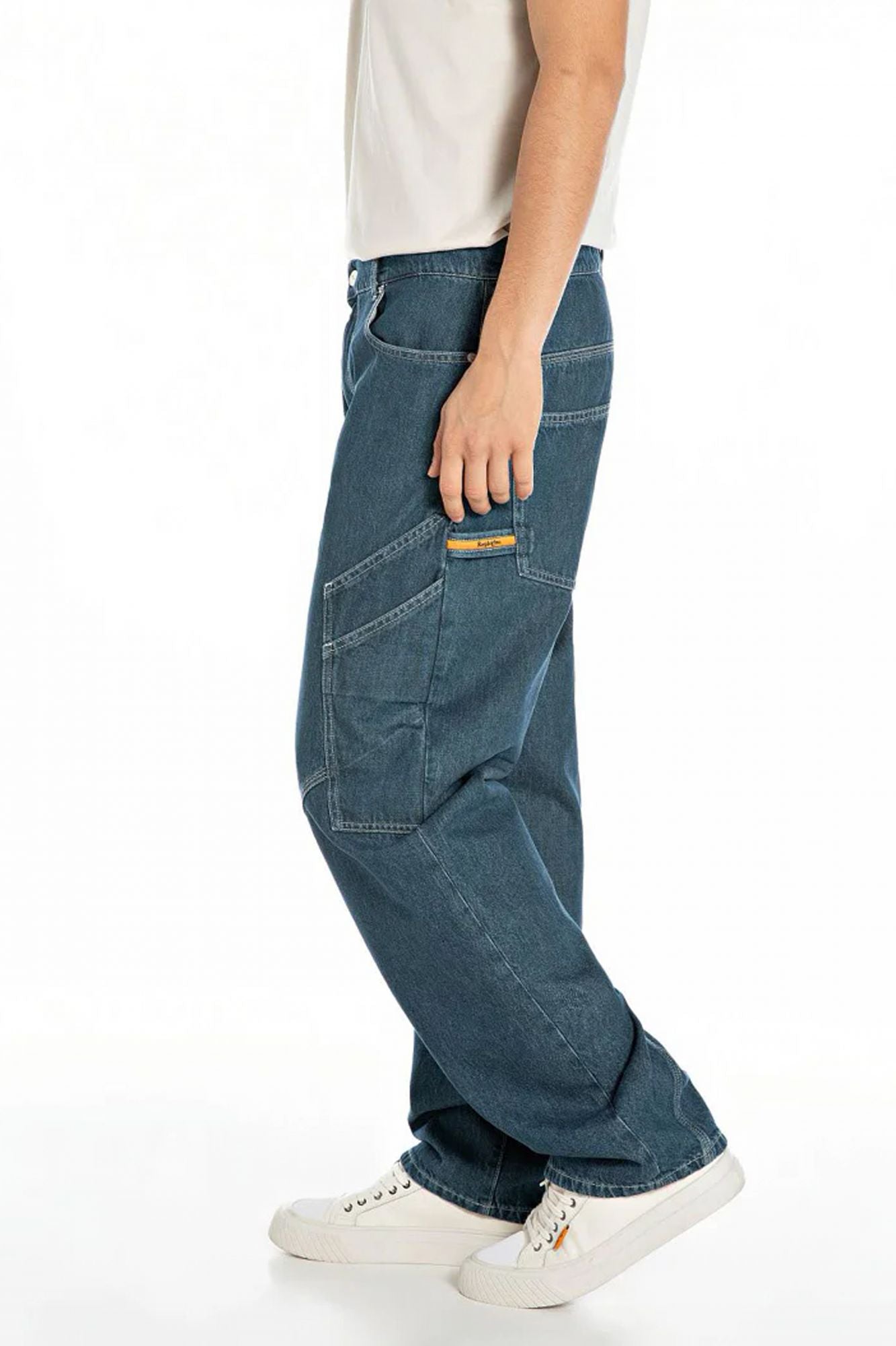REPLAY RELAXED FIT CARGO DENIM PANTS en color AZUL (3)