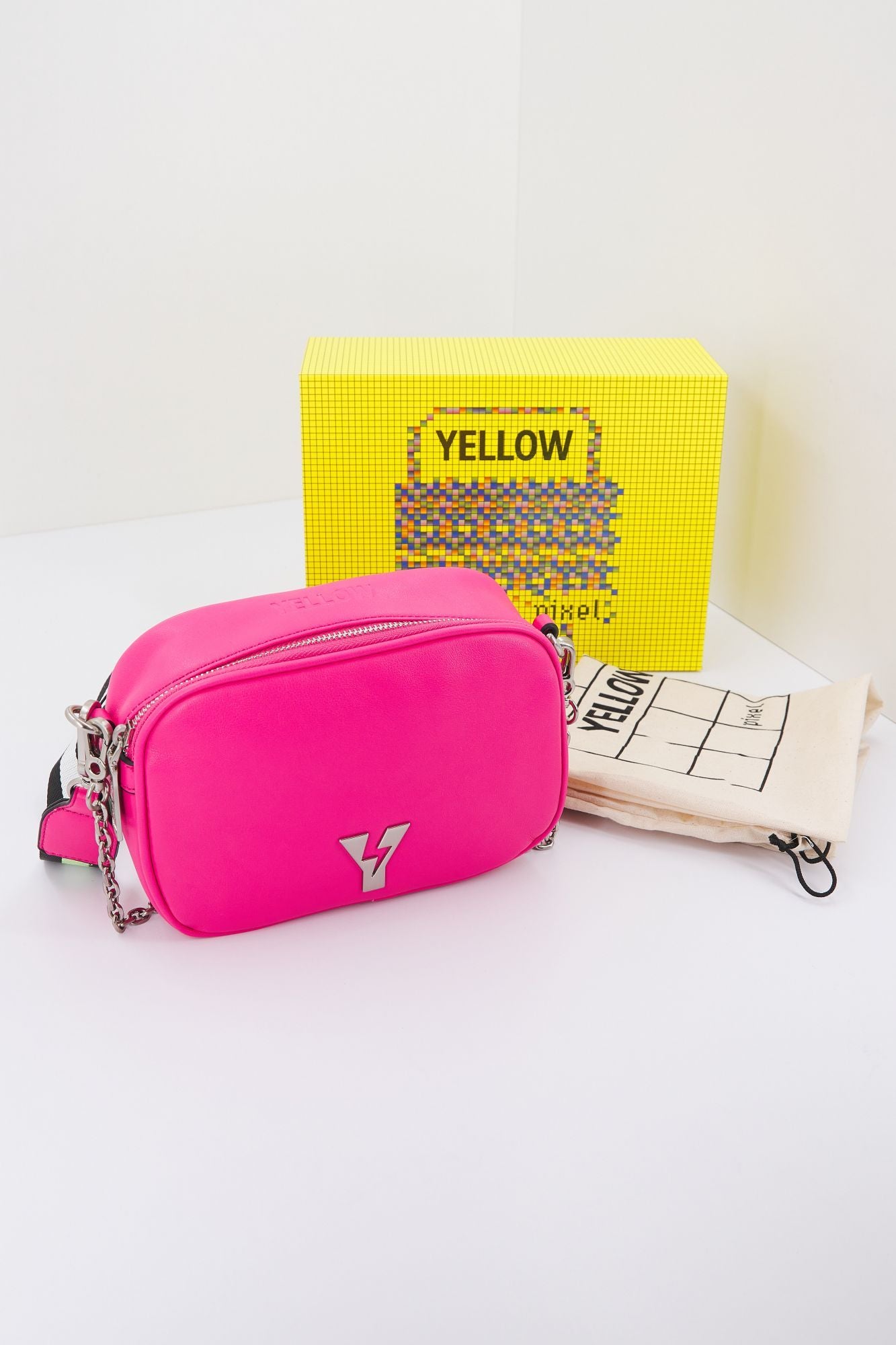 YELLOW PIXEL en color ROSA (4)