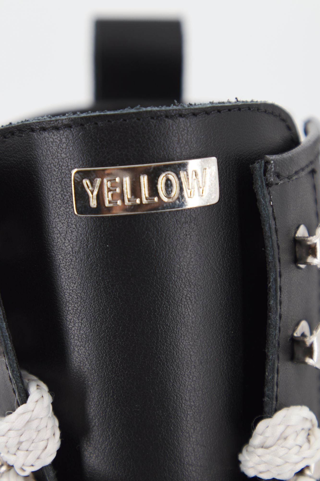 YELLOW SHELBY en color NEGRO (4)