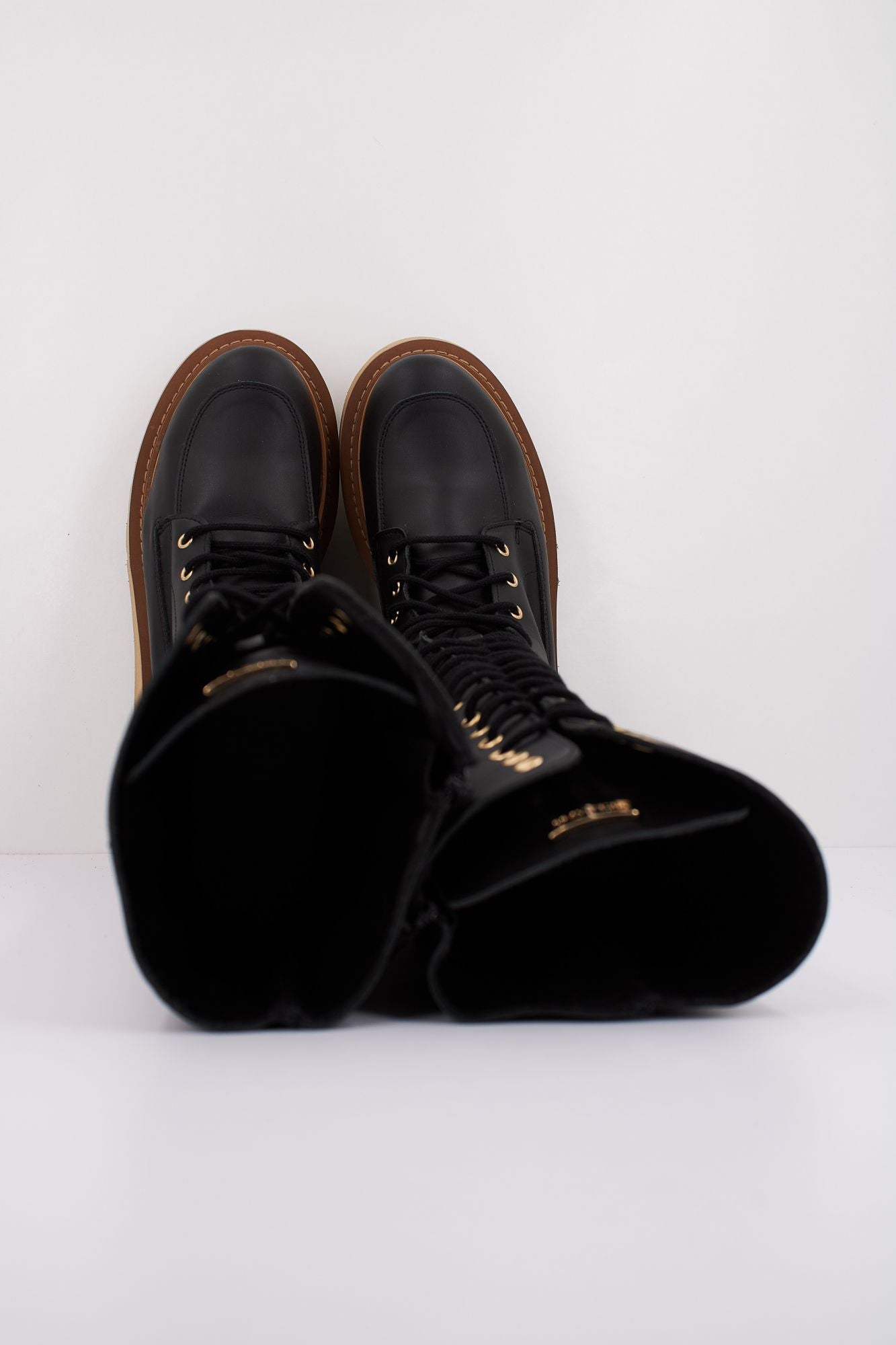 YELLOW ARTHUR en color NEGRO (3)