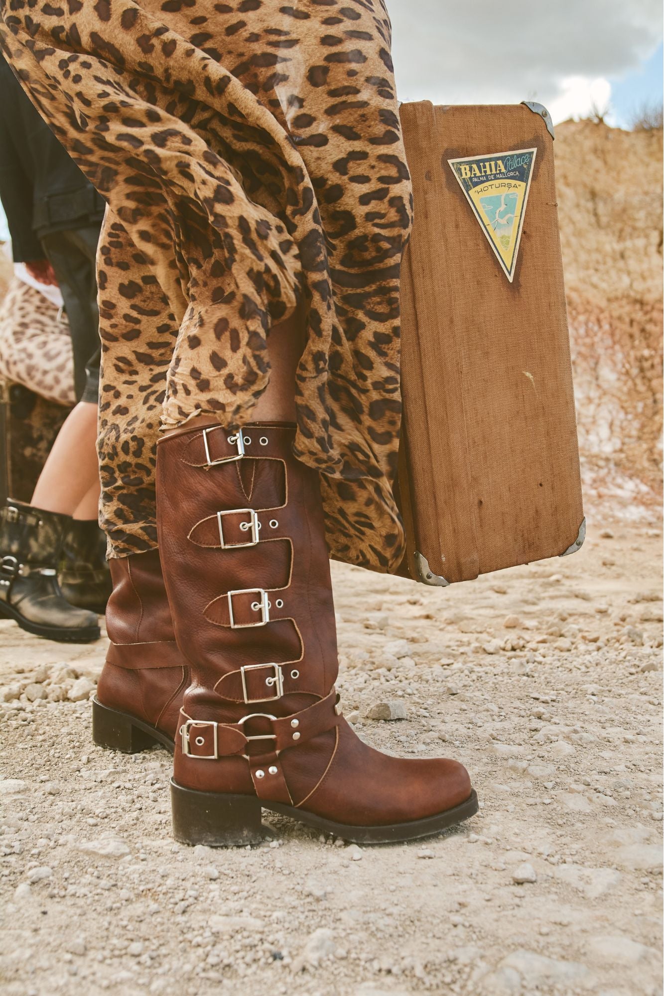 YELLOW LOLA en color MARRON (5)