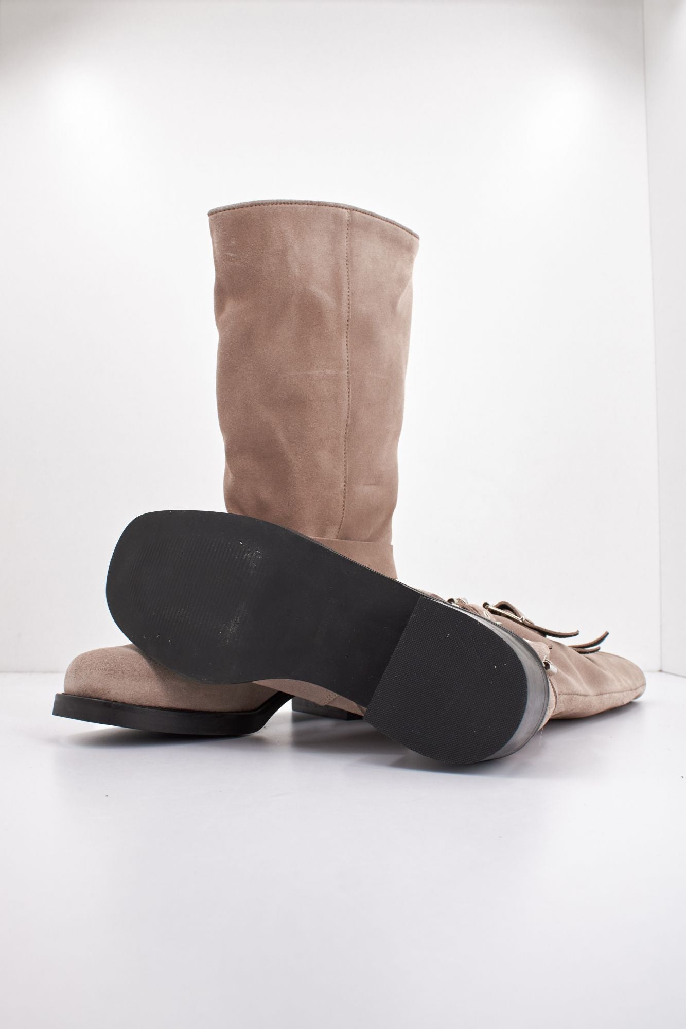 YELLOW LOLA en color GRIS (4)