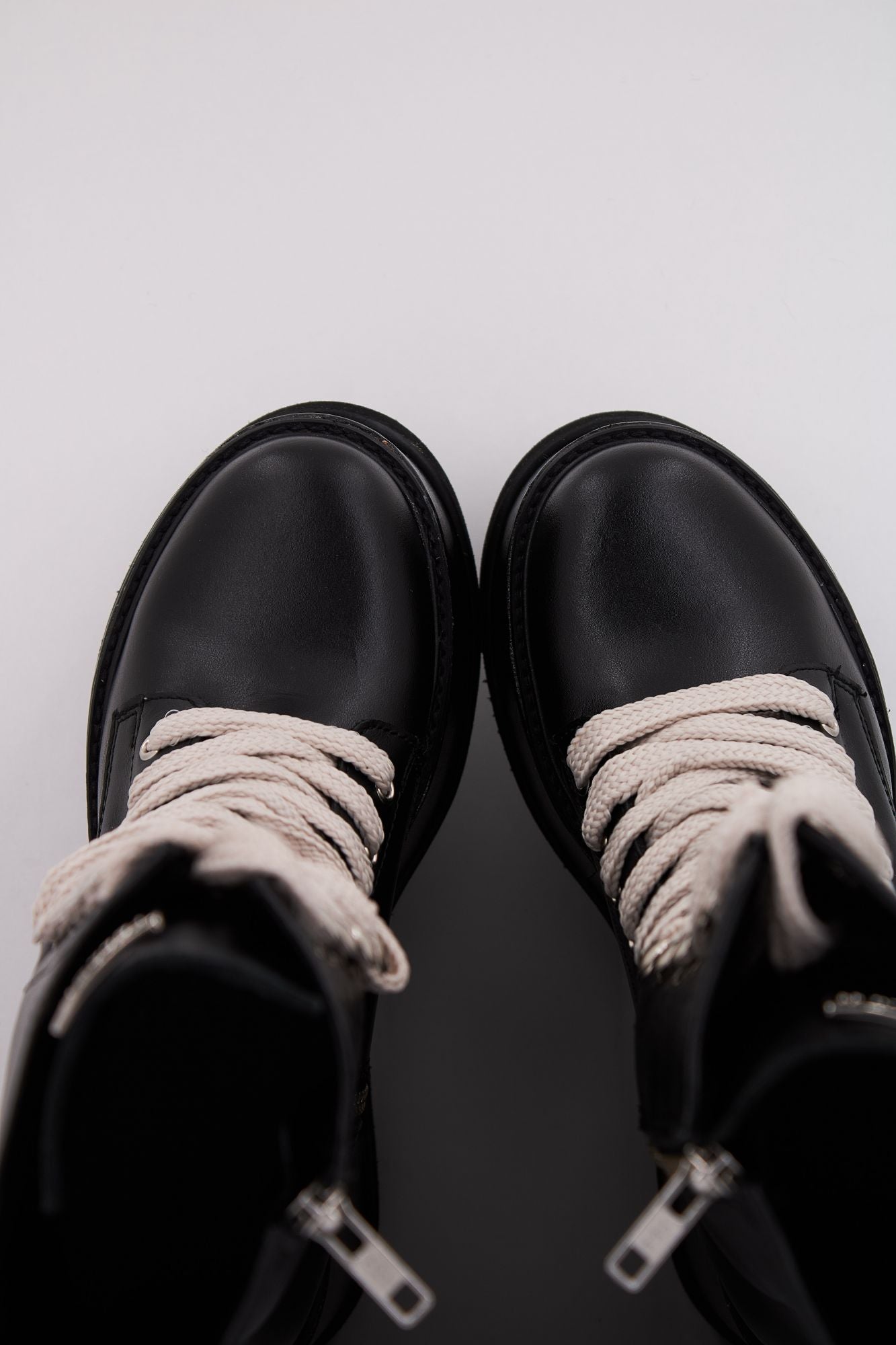 YELLOW MARTA en color NEGRO (3)