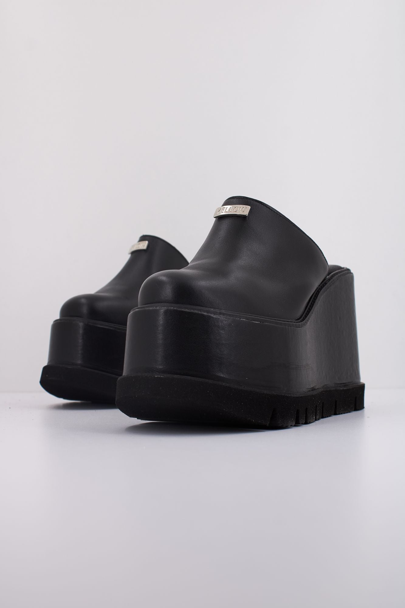 YELLOW SUZY en color NEGRO (2)