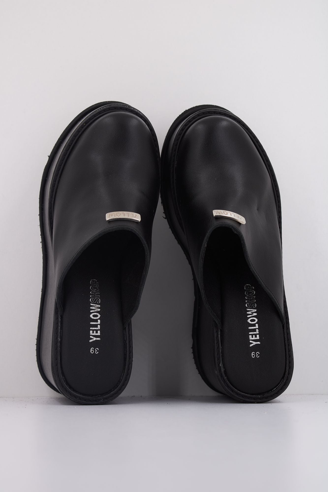 YELLOW SUZY en color NEGRO (3)