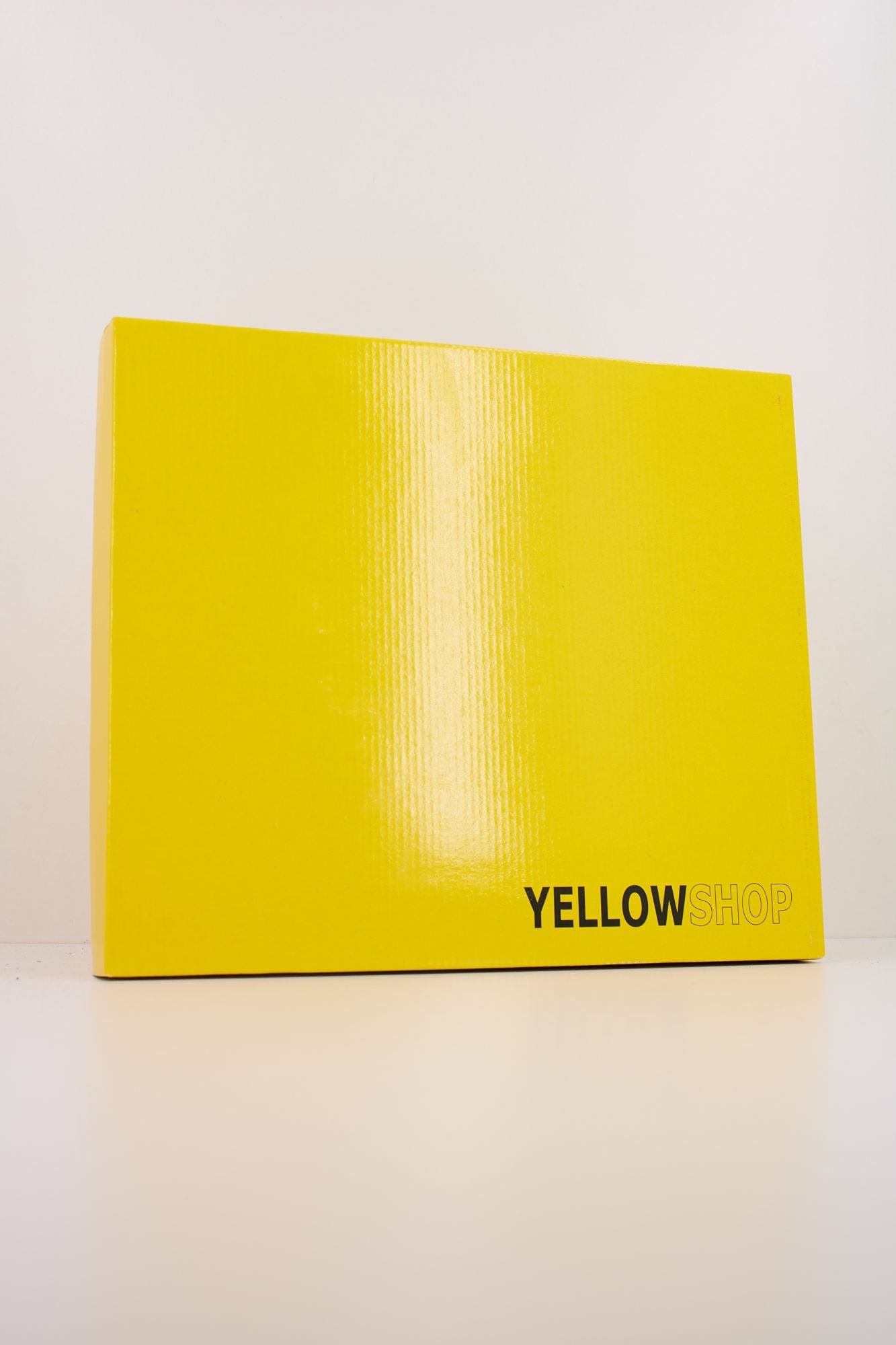 YELLOW SUZY en color NEGRO (6)